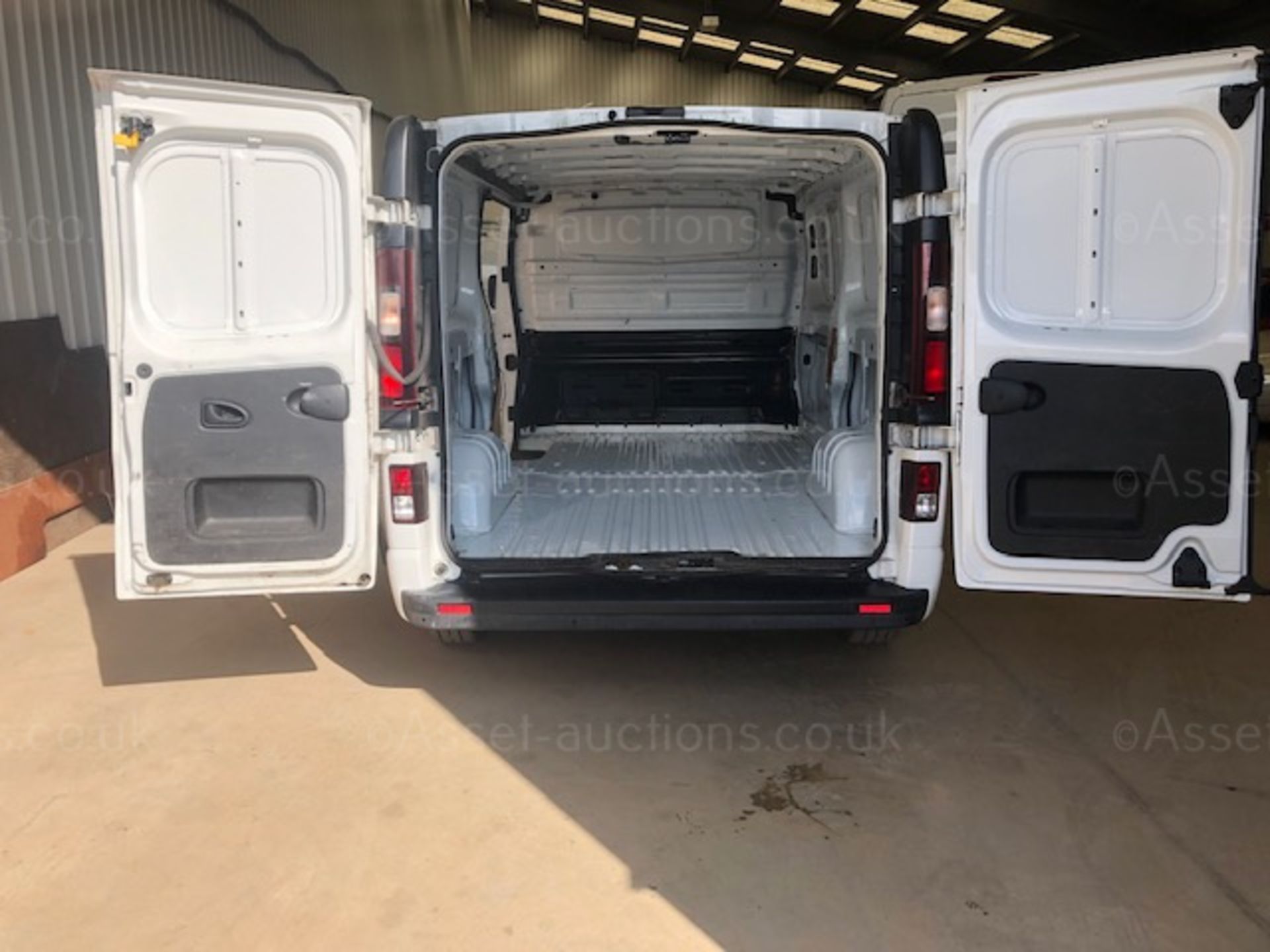 2019 FORD TRANSIT CUSTOM 300 LIMITED WHITE PANEL VAN, ONLY 23K MILES *PLUS VAT* - Image 8 of 11