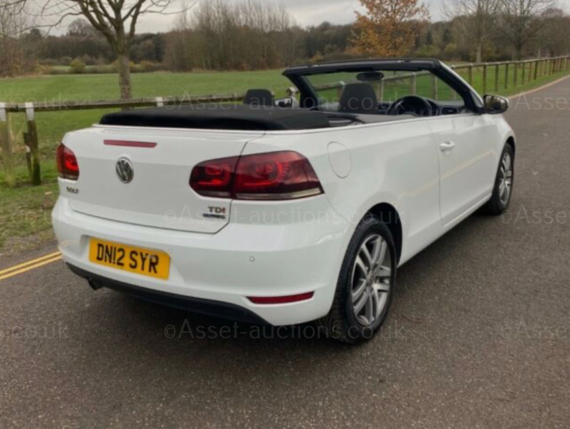 2012 VOLKSWAGEN GOLF S BLUEMOTION TECH TDI WHITE CONVERTIBLE, 150K MILES *NO VAT* - Image 8 of 12