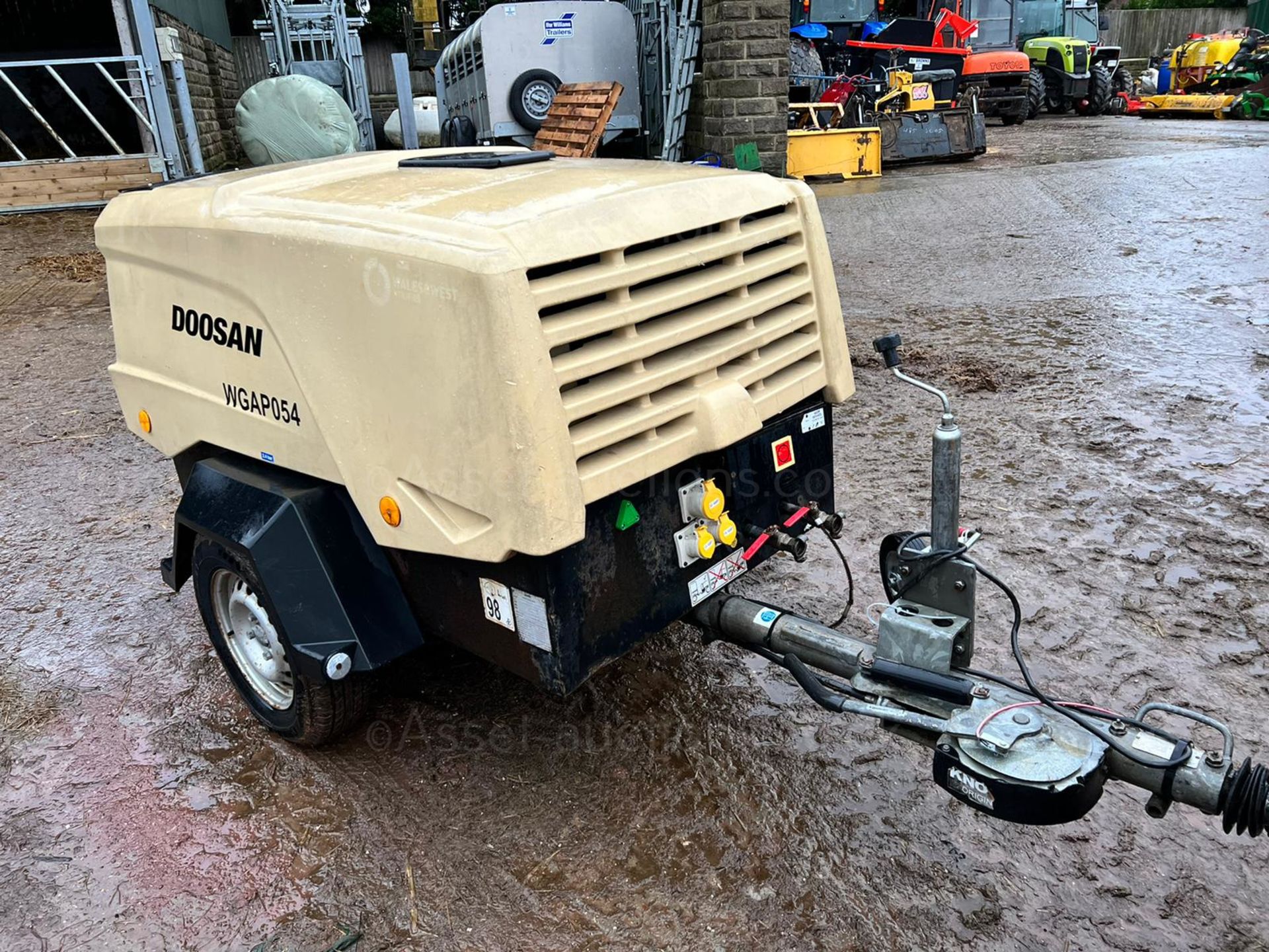 2013 DOOSAN 731E SINGLE AXLE COMPRESSOR GENERATOR, SHOWING A LOW 666 HOURS *PLUS VAT* - Image 2 of 12