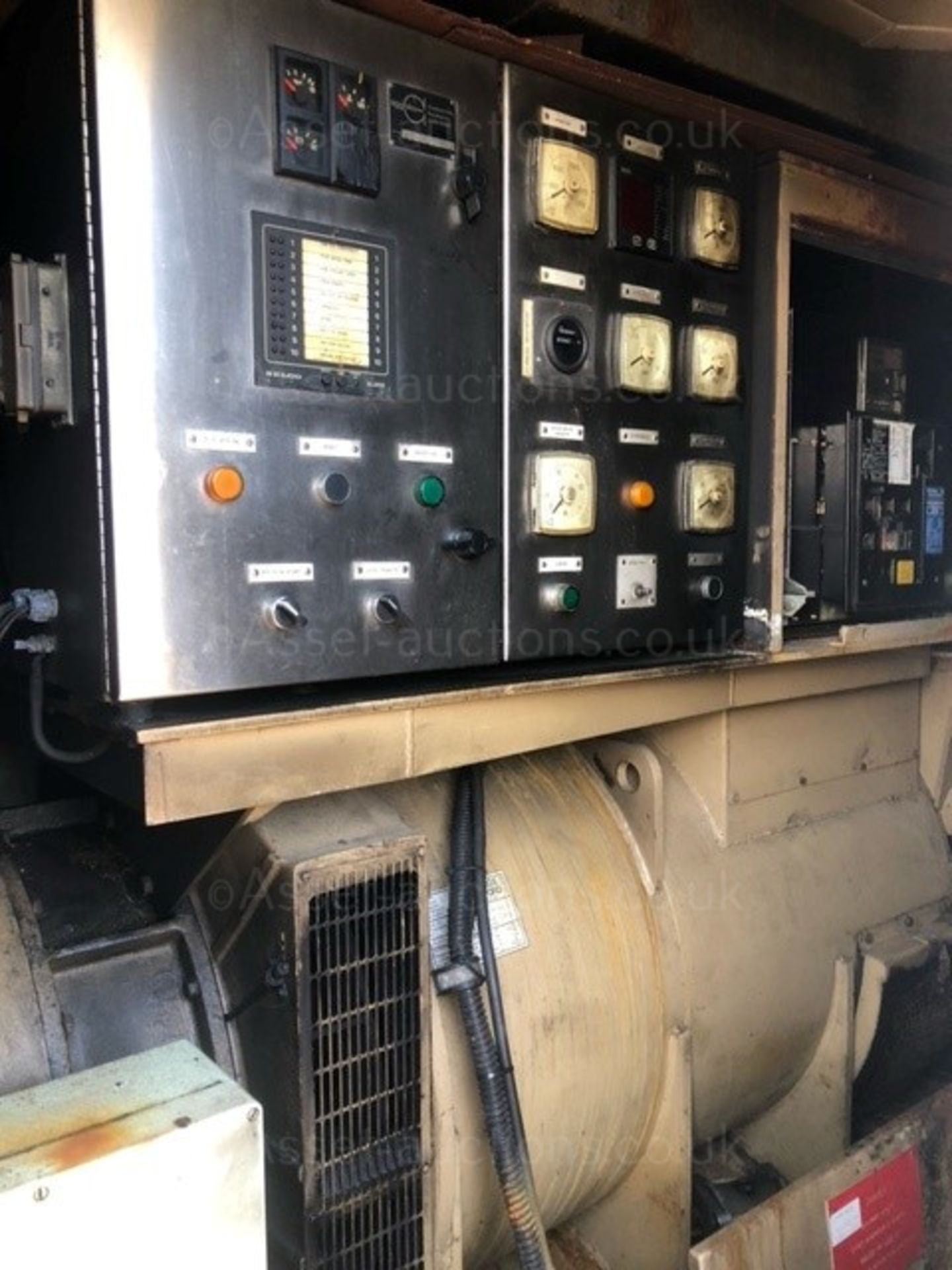 CUMMINS KTA50G3 1250KvA GENERATOR, CONTAINERISED WITH MANUAL CONTROL SYSTEM AND ACB *PLUS VAT* - Image 4 of 5