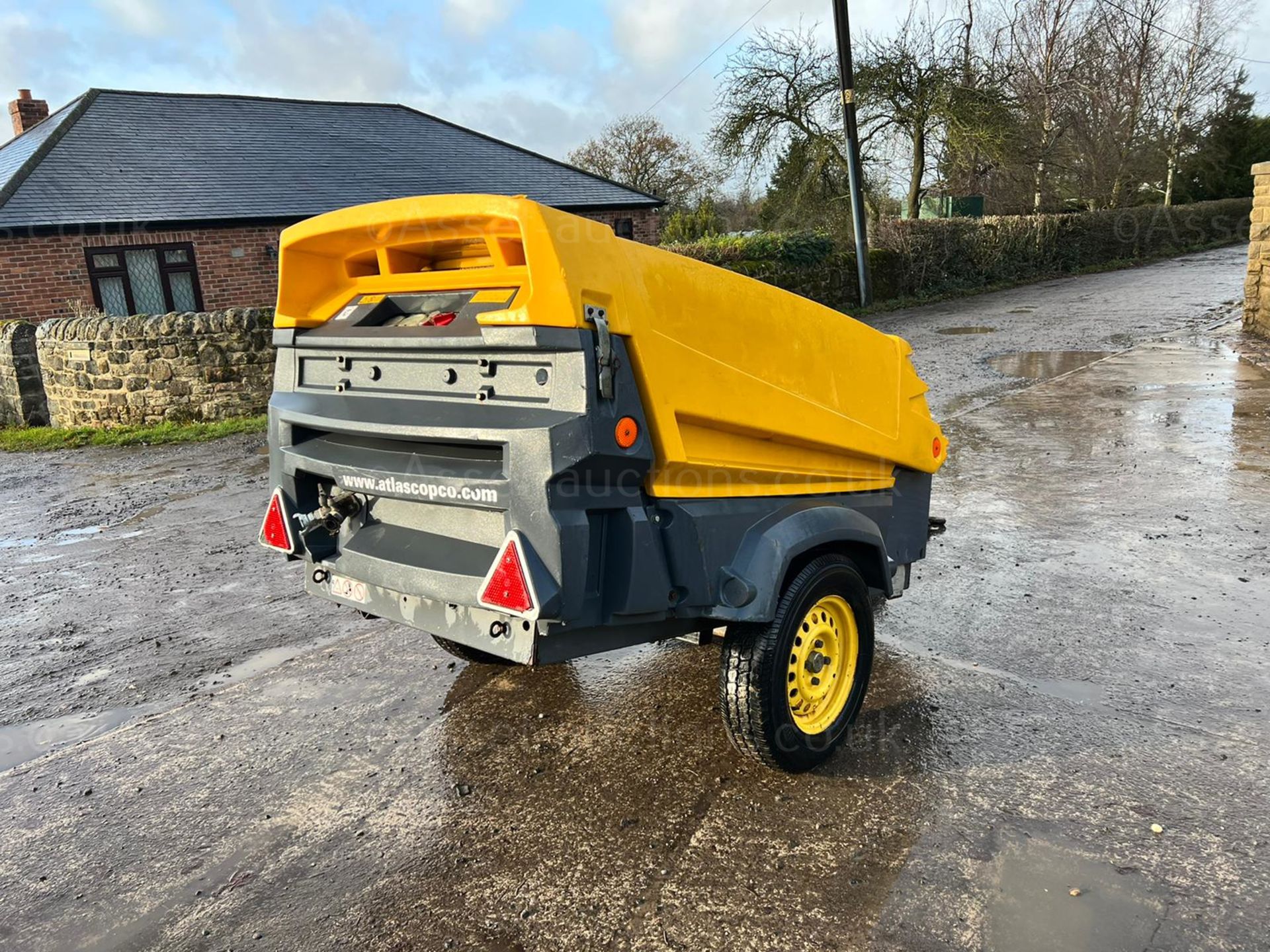 2008 ATLAS COPCO XAS77 DD PE SINGLE AXLE COMPRESSOR, RUNS AND MAKES AIR, SHOWING A LOW 730 HOURS - Image 3 of 15