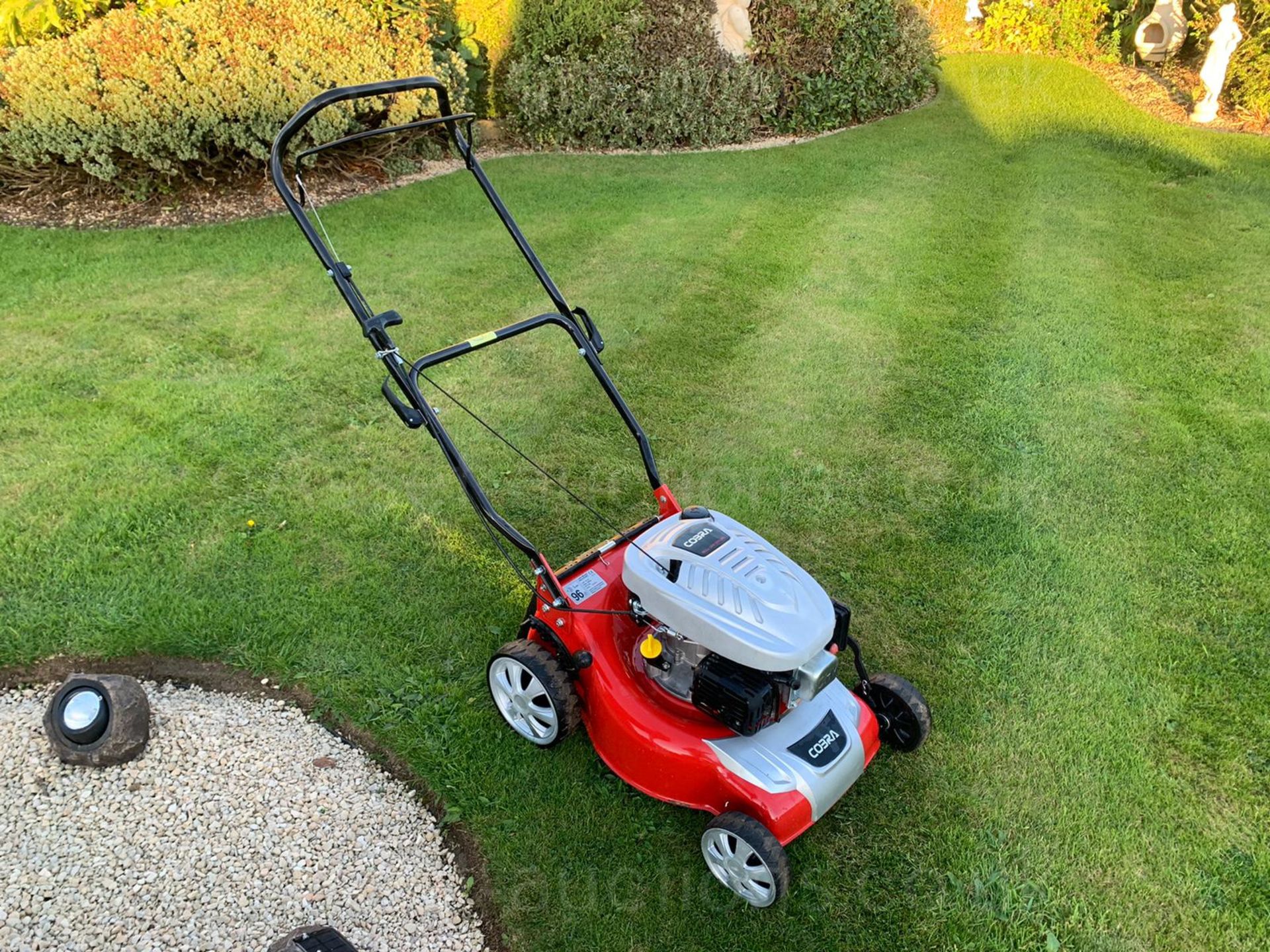 2016 COBRA M40C LAWN MOWER, RUNS AND WORKS WELL, ONLY USED A FEW TIMES, PULL START *NO VAT* - Image 2 of 18