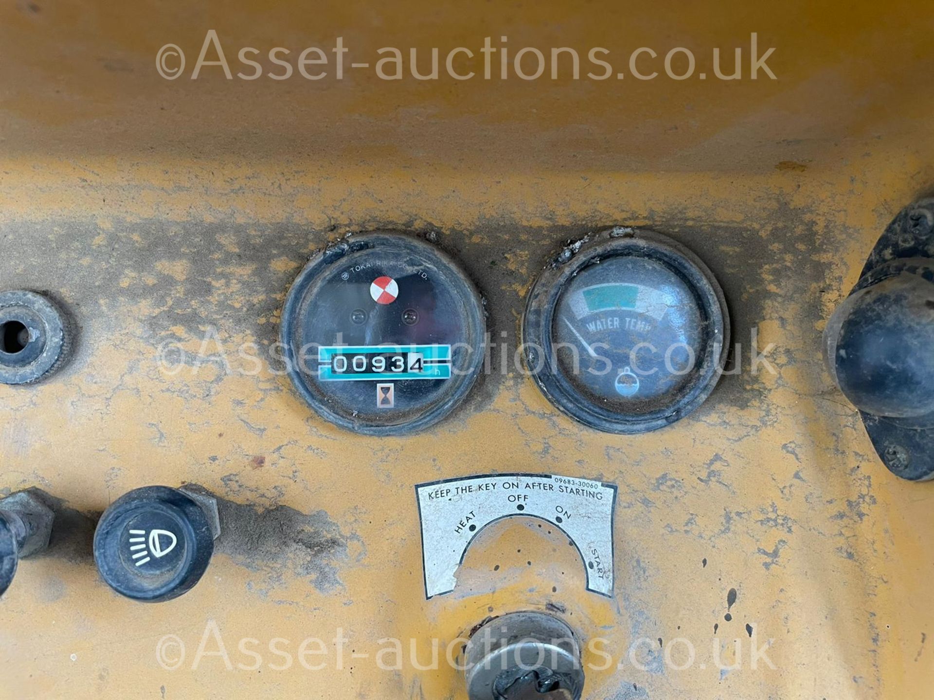 KOMATSU D31S DOZER, RUNS AND WORKS, 4 IN 1 BUCKET *PLUS VAT* - Image 7 of 14