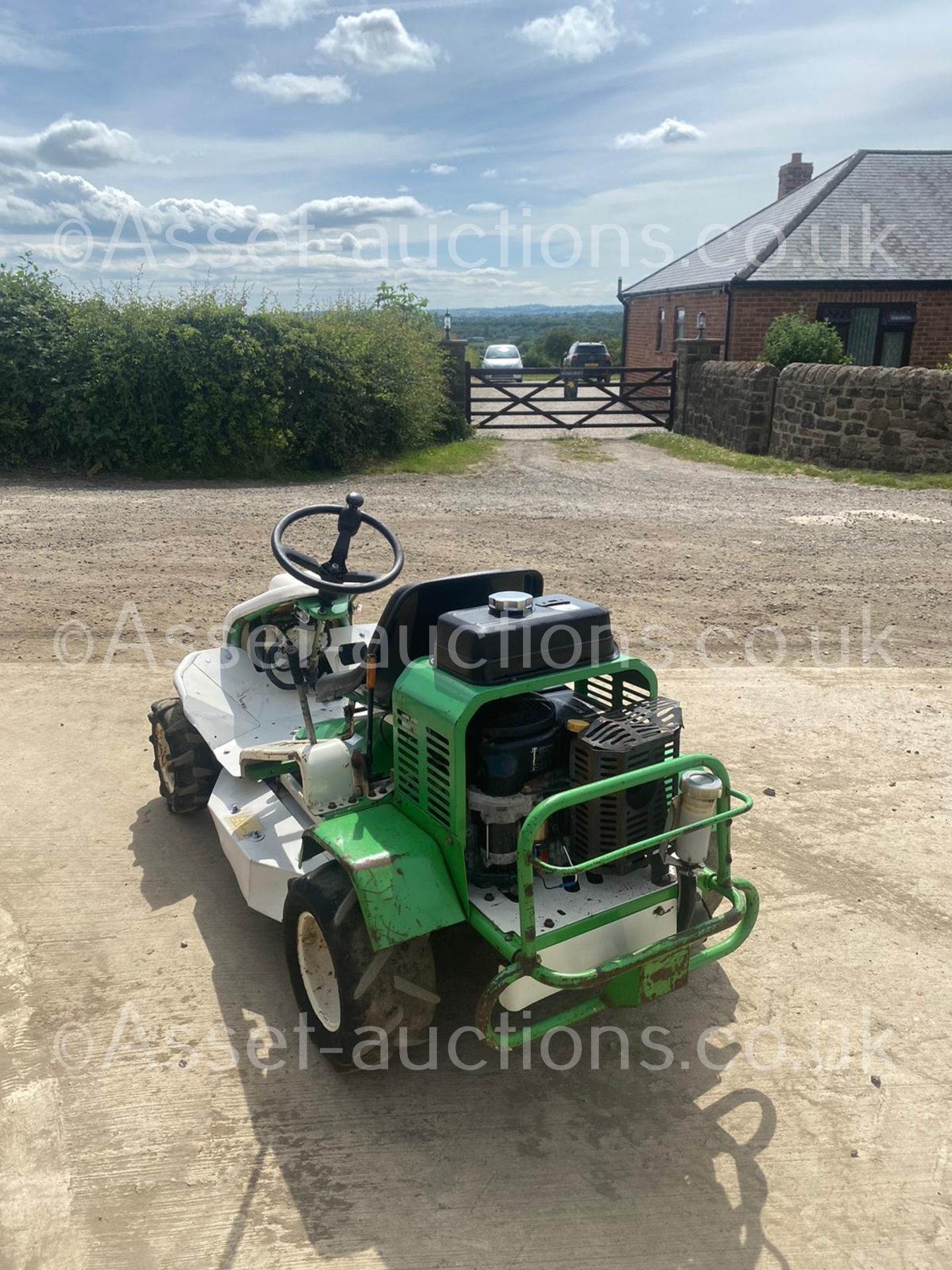 ETESIA ATTILA 85 BANK MOWER, STARTS AND RUNS, HOURS ARE SHOWING 554 *NO VAT* - Image 7 of 12