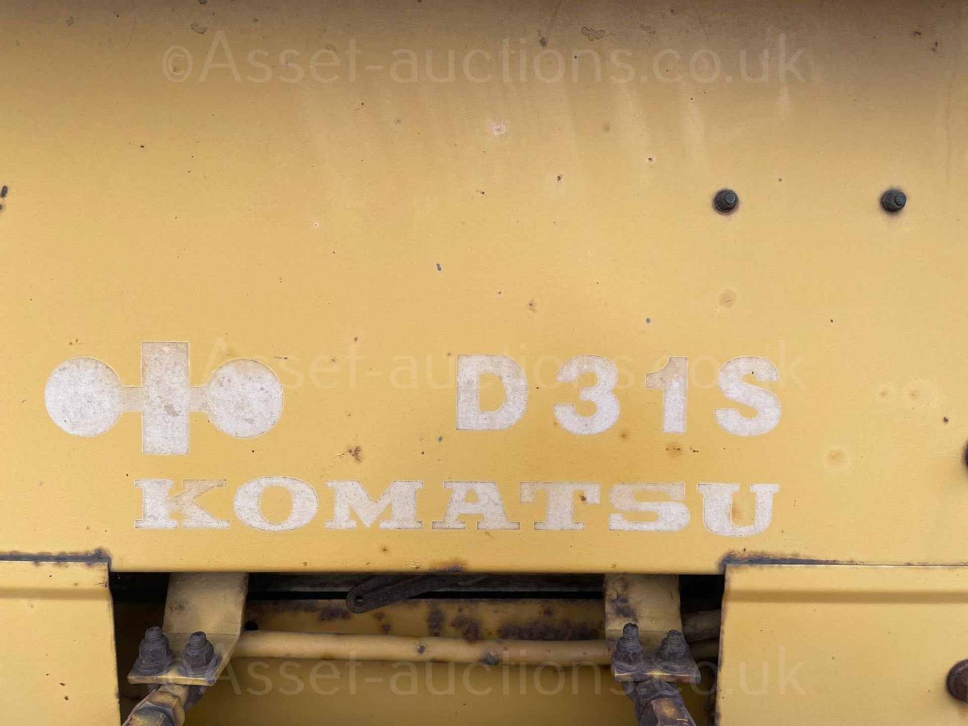 KOMATSU D31S DOZER, RUNS AND WORKS, 4 IN 1 BUCKET *PLUS VAT* - Image 10 of 14