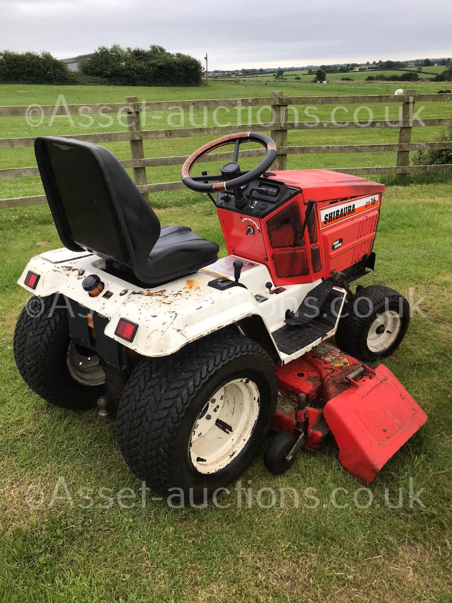 SHIBAURA GT16 RIDE ON LAWN MOWER, RUNS, DRIVES AND CUTS, HYDROSTATIC DRIVE, DIESEL ENGINE *NO VAT* - Image 7 of 10