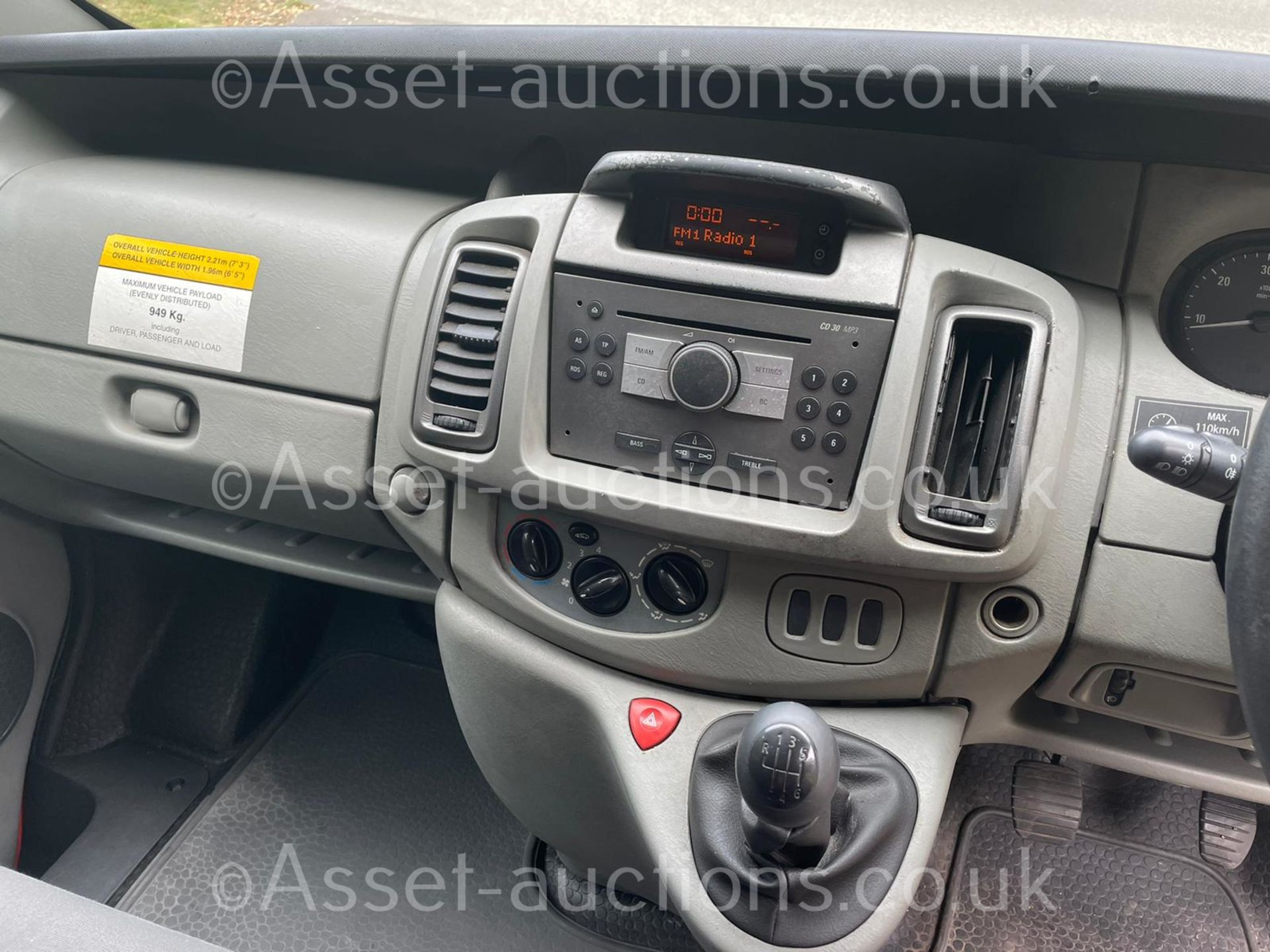 2009 VAUXHALL VIVARO 2700 CDTI SWB RED PANEL VAN, 2.0 DIESEL ENGINE, 125,530 MILES *NO VAT* - Image 33 of 38