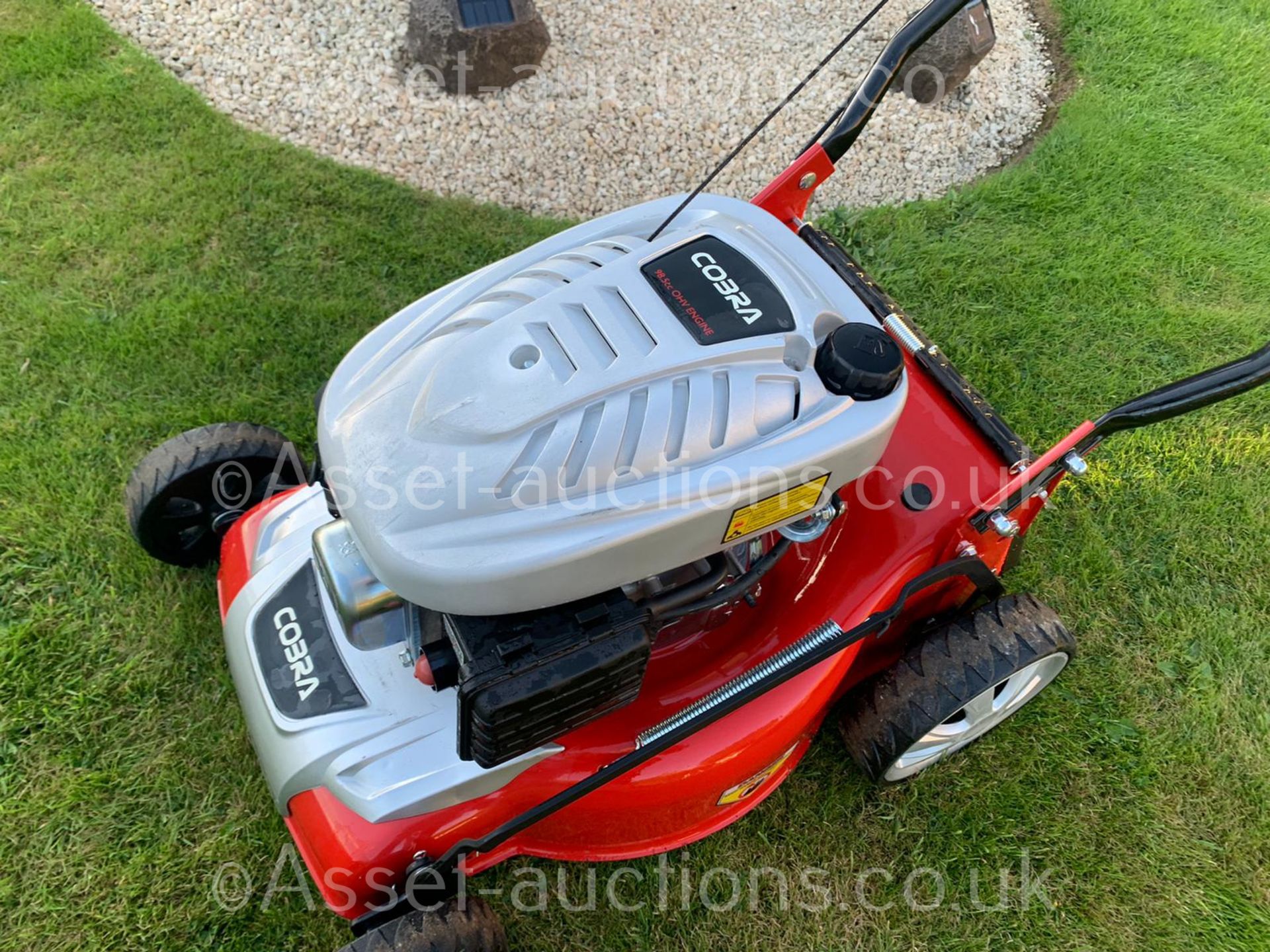 2016 COBRA M40C LAWN MOWER, RUNS AND WORKS WELL, ONLY USED A FEW TIMES, PULL START *NO VAT* - Image 13 of 18