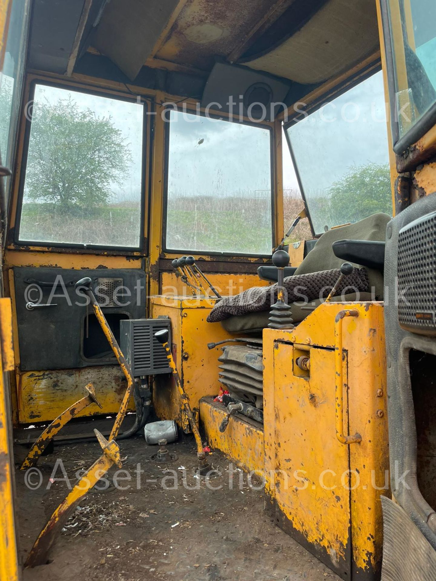 TRACK MARSHALL 135 DOZER DROT, 3781 HOURS, REAR ARMS WITH 3 POINT LINKAGE, RUNS DRIVES AND LIFTS - Image 11 of 14