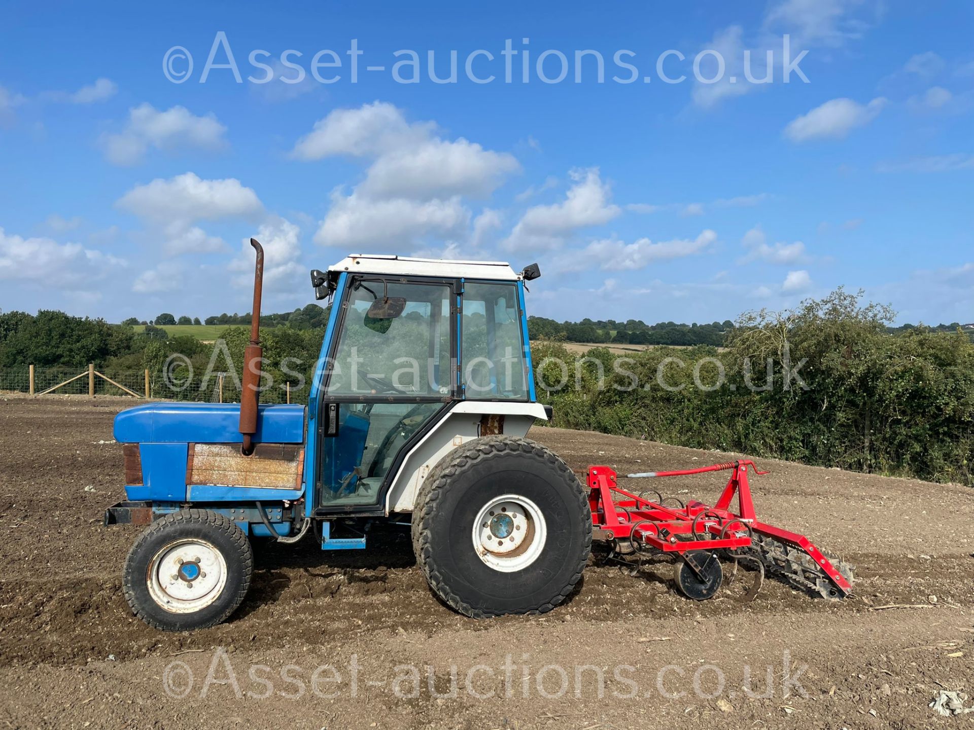 FORD 2120 TRACTOR WITH CULTIVATOR, 4 WHEEL DRIVE, STILL IN USE, RUNS AND WORKS *NO VAT*