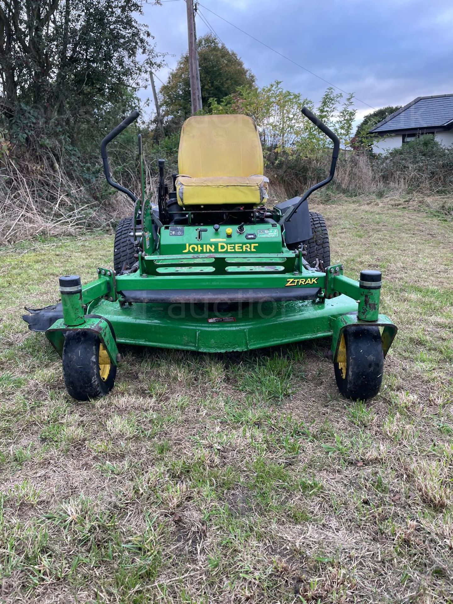 JOHN DEERE 717 Z-TRAK ZERO TURN RIDE ON LAWN MOWER, RUNS DRIVES AND CUTS, SHOWING A LOW 336 HOURS - Image 4 of 18