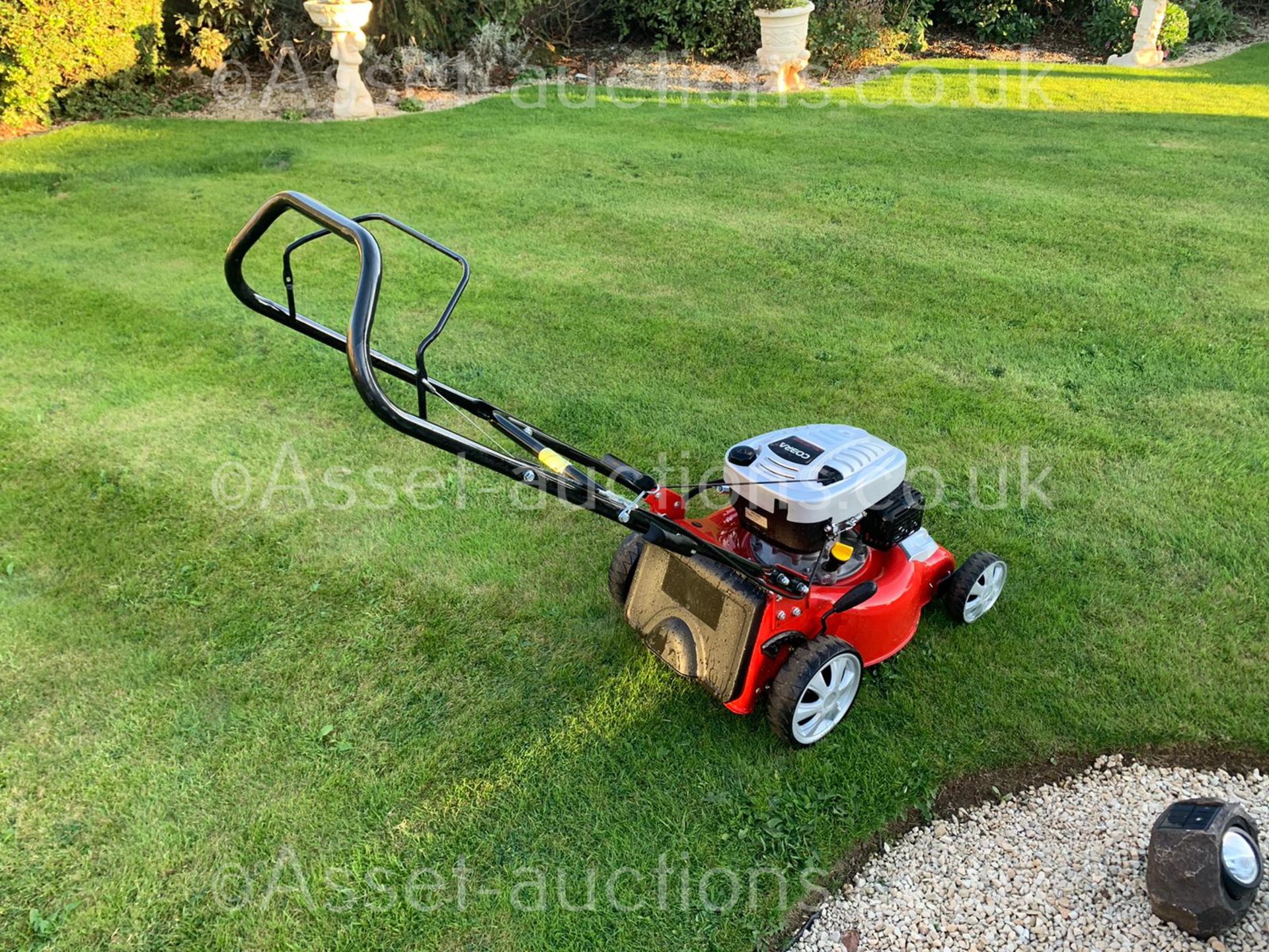 2016 COBRA M40C LAWN MOWER, RUNS AND WORKS WELL, ONLY USED A FEW TIMES, PULL START *NO VAT* - Image 9 of 18
