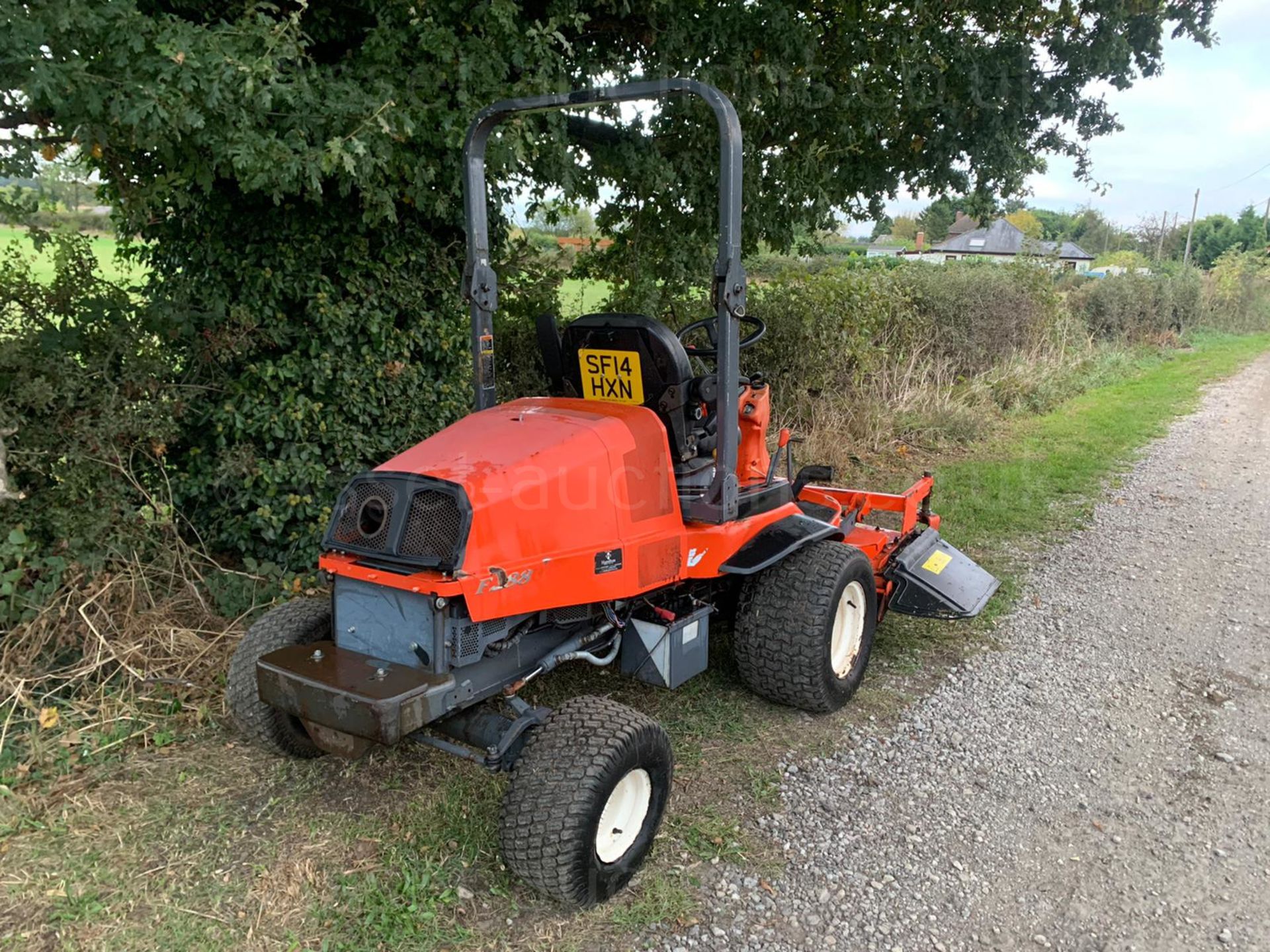 KUBOTA F2880 DIESEL RIDE ON MOWER, RUNS DRIVES AND CUTS, SHOWING A LOW 2640 HOURS *PLUS VAT* - Image 12 of 20