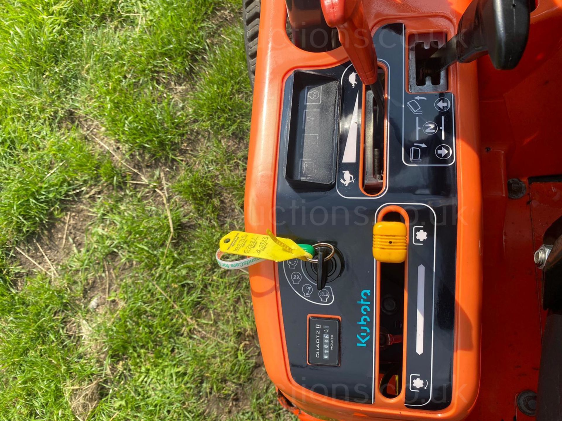 2015 KUBOTA GZD21 HIGH TIP ZERO TURN MOWER, SOLD NEW MID 2017, SHOWING A LOW 203 HOURS *PLUS VAT* - Image 16 of 16