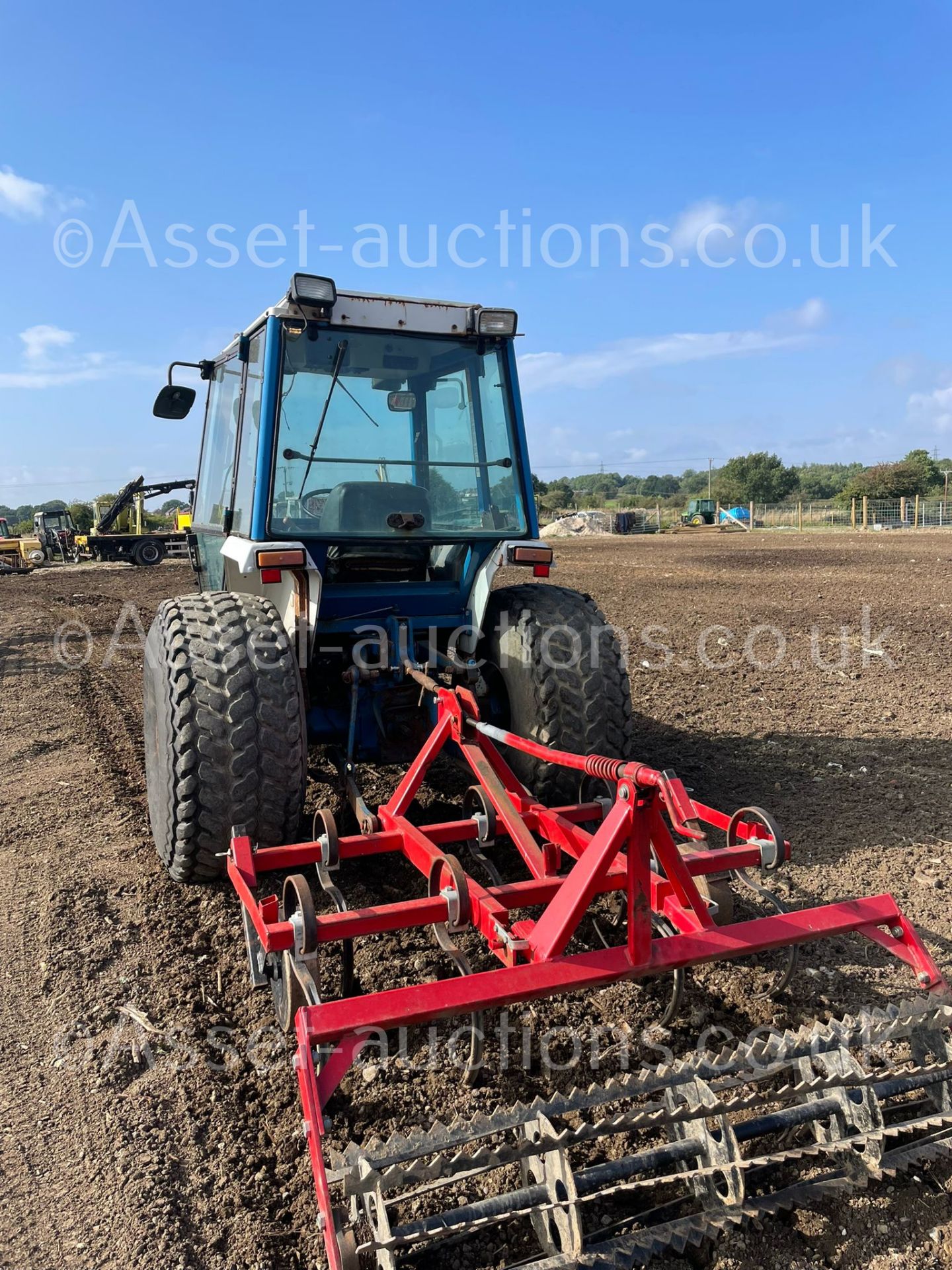 FORD 2120 TRACTOR WITH CULTIVATOR, 4 WHEEL DRIVE, STILL IN USE, RUNS AND WORKS *NO VAT* - Image 9 of 12