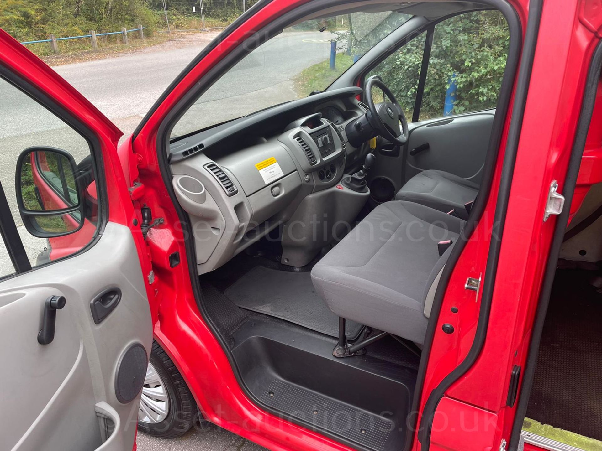 2009 VAUXHALL VIVARO 2700 CDTI SWB RED PANEL VAN, 2.0 DIESEL ENGINE, 125,530 MILES *NO VAT* - Image 20 of 38