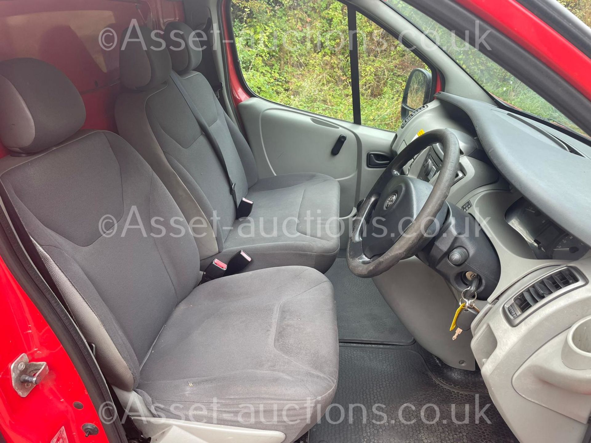 2009 VAUXHALL VIVARO 2700 CDTI SWB RED PANEL VAN, 2.0 DIESEL ENGINE, 125,530 MILES *NO VAT* - Image 27 of 38