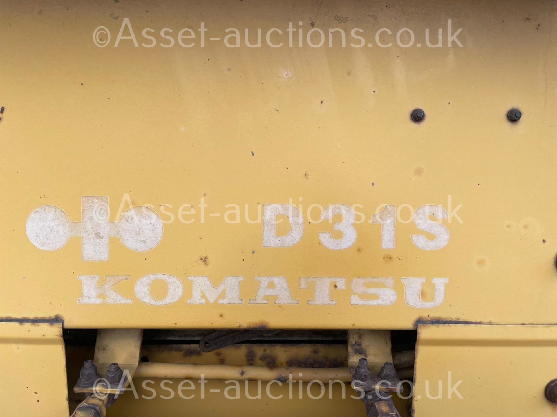 KOMATSU D31S DOZER, RUNS AND WORKS, 4 IN 1 BUCKET *PLUS VAT* - Image 9 of 14