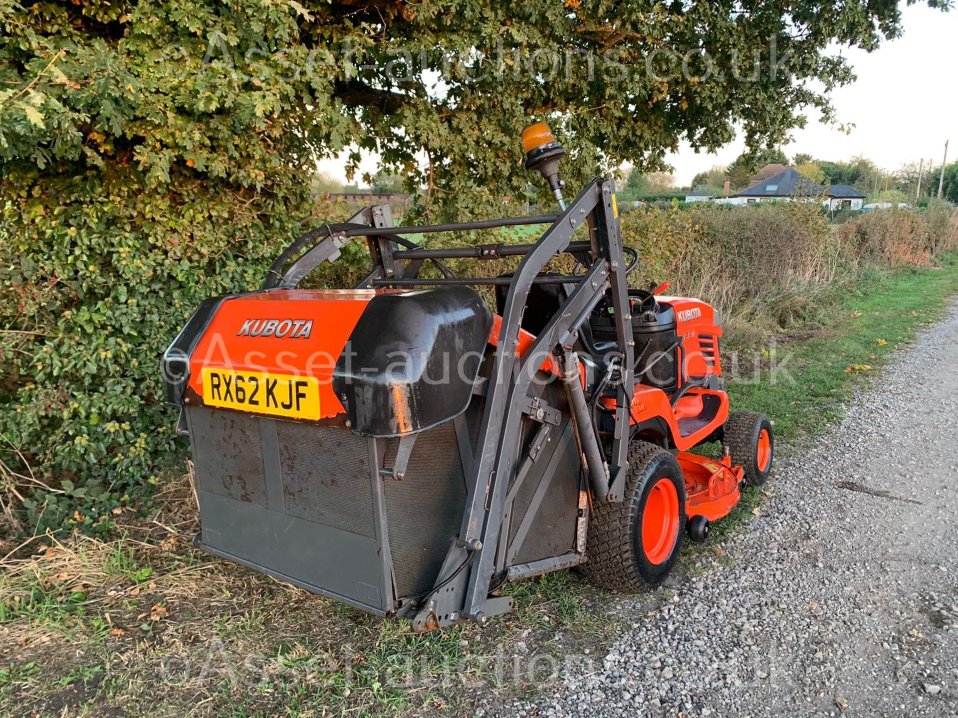 2013/62 KUBOTA G23-II HIGH TIP RIDE ON MOWER, RUNS DRIVES AND CUTS WELL, HYDROSTATIC *PLUS VAT* - Image 11 of 26