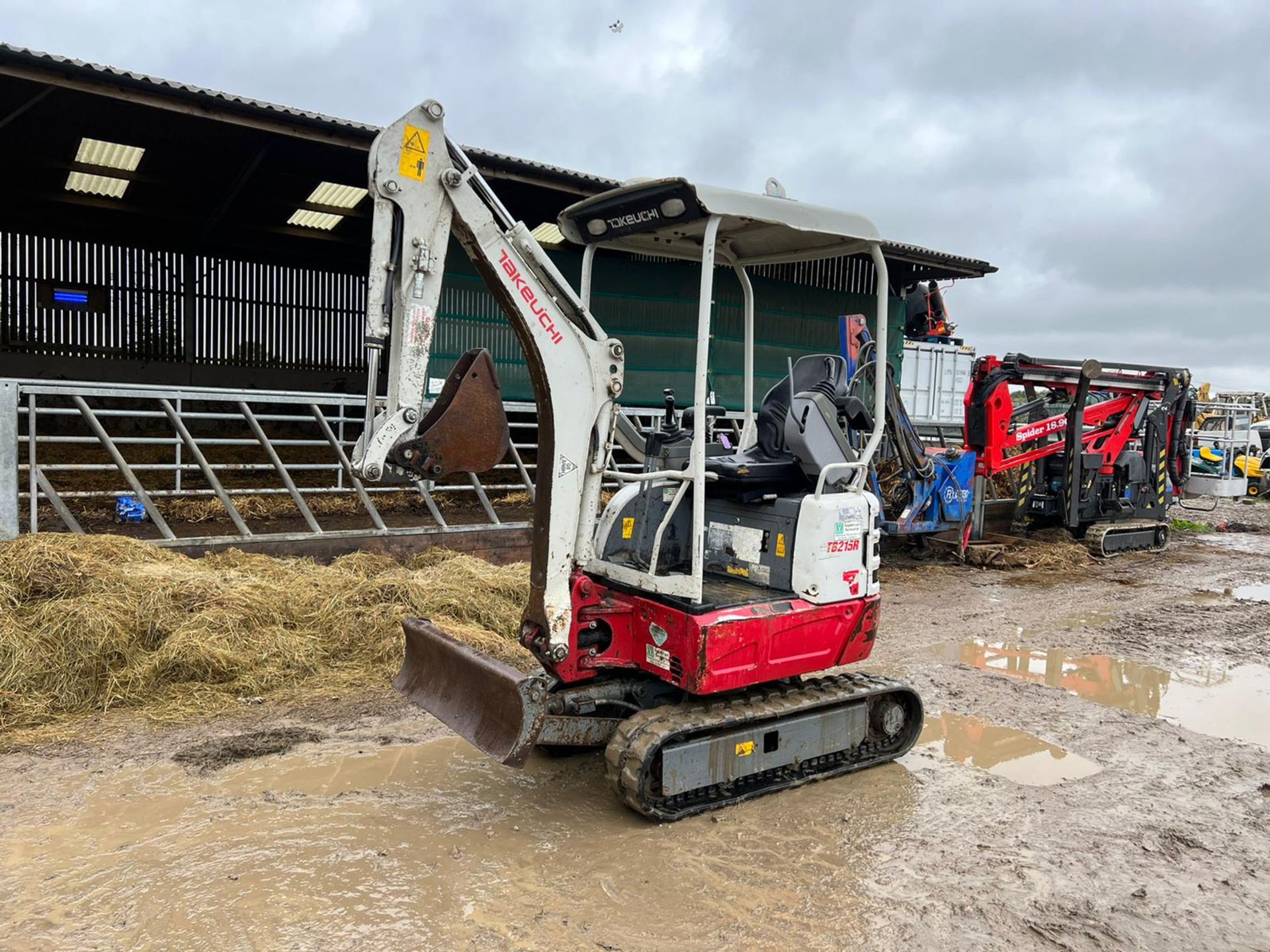 2015 TAKEUCHI TB215R 1.5 TON MINI DIGGER, RUSN DRIVES AND DIGS, EXPANDING TRACKS, CANOPY *PLUS VAT* - Image 5 of 13