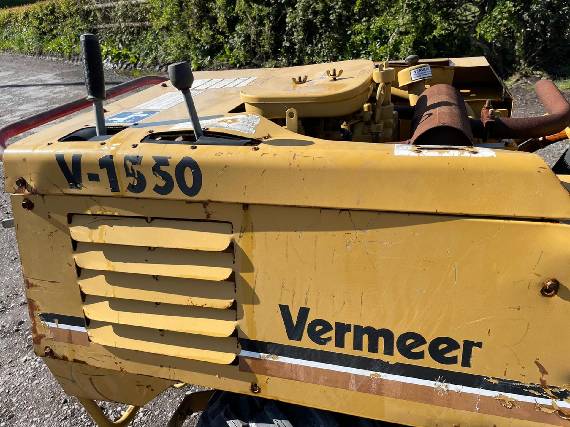 VERMEER V1550 TRENCHER, SHOWING A LOW 24 HOURS, KOHLER MAGNUM 18HP ENGINE *PLUS VAT* - Image 6 of 9