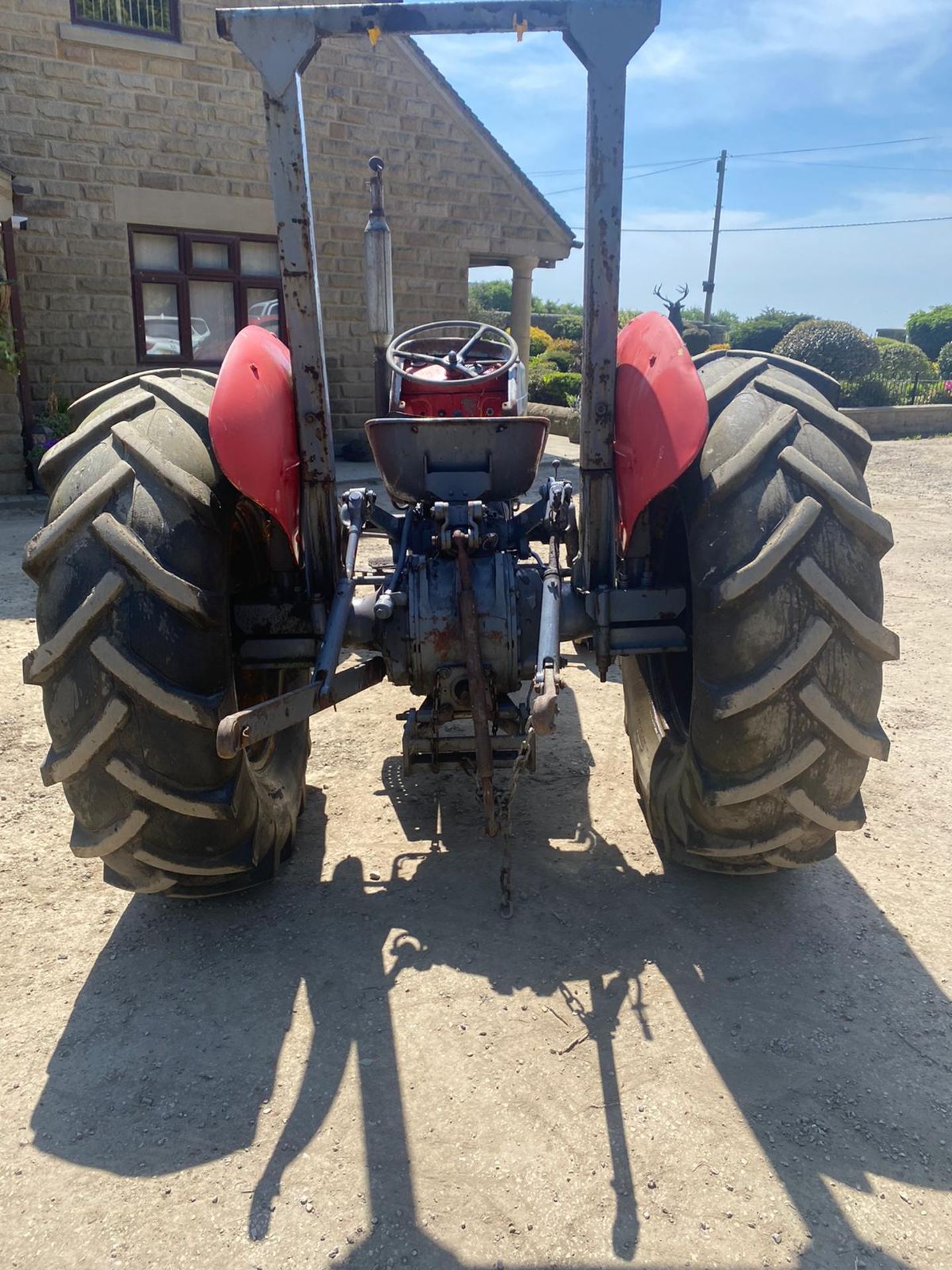 MASSEY FERGUSON TRACTOR, BELIEVED TO BE A 165 MODEL, RUNS AND WORKS *PLUS VAT* - Image 4 of 5