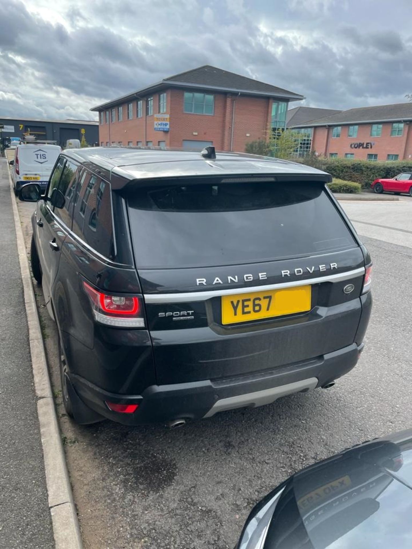 2017/67 LAND ROVER RANGE ROVER SPORT HSE SDV6 A BLACK ESTATE, 98K MILES, 3.0 DIESEL *NO VAT* - Image 4 of 5