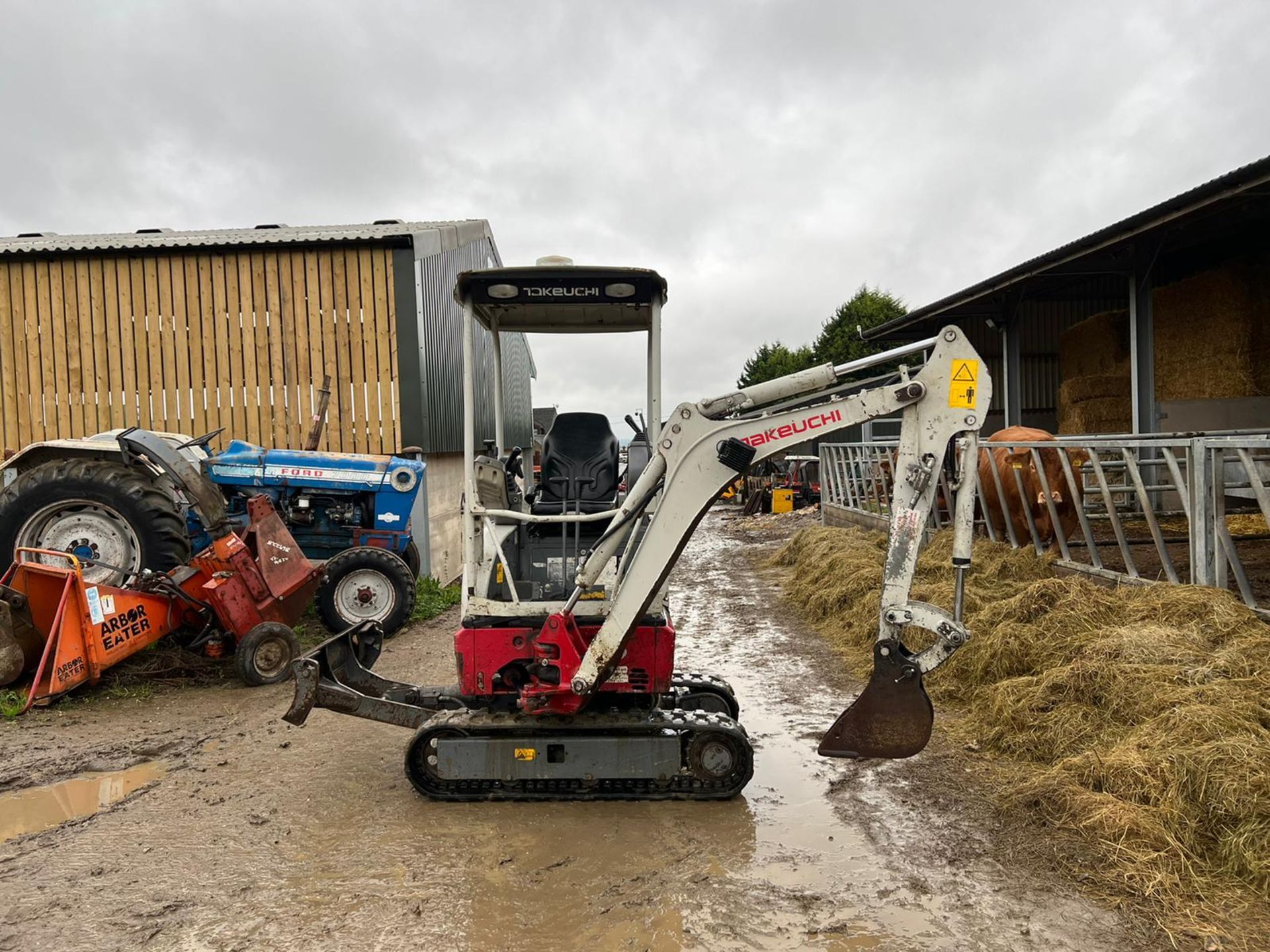 2015 TAKEUCHI TB215R 1.5 TON MINI DIGGER, RUSN DRIVES AND DIGS, EXPANDING TRACKS, CANOPY *PLUS VAT* - Image 4 of 13