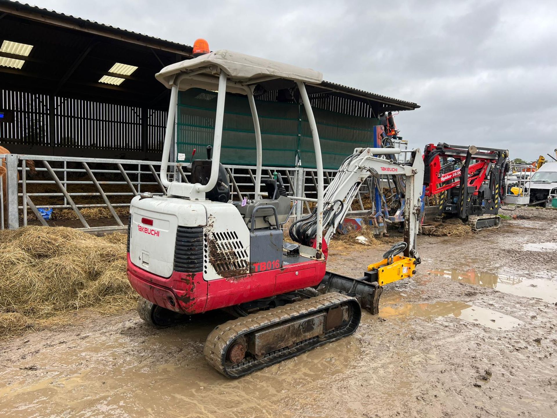 2010 TAKEUCHI TB016 1.6 TON MINI DIGGER WITH NEW AND UNUSED HMB ROCK BREAKER, 2102 HOURS *PLUS VAT* - Image 7 of 21