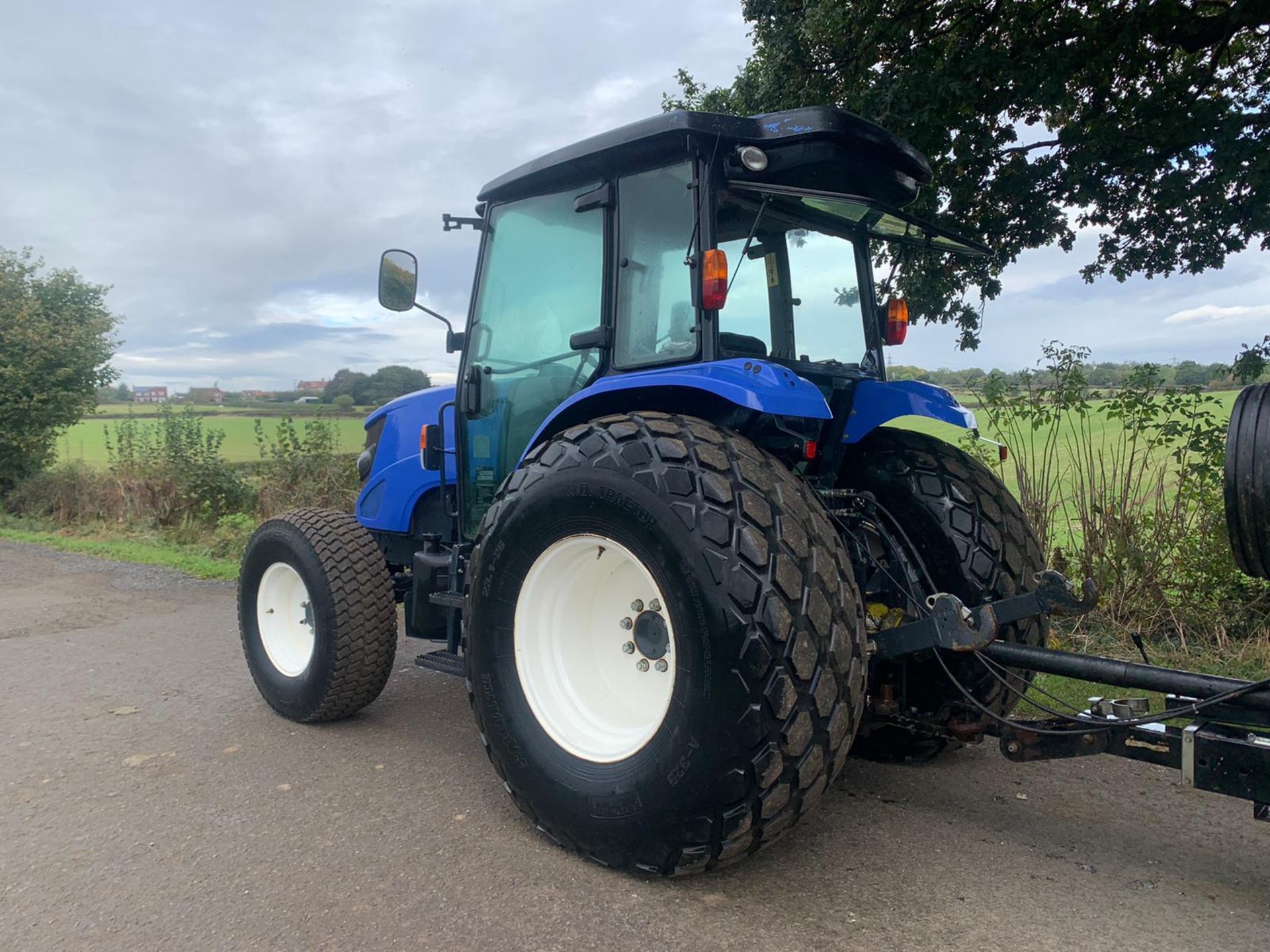 2014 ISEKI TJA8080 86hp 4WD TRACTOR, RUNS DRIVES AND WORKS, SHOWING A LOW AND GENUINE 960 HOURS - Image 3 of 10