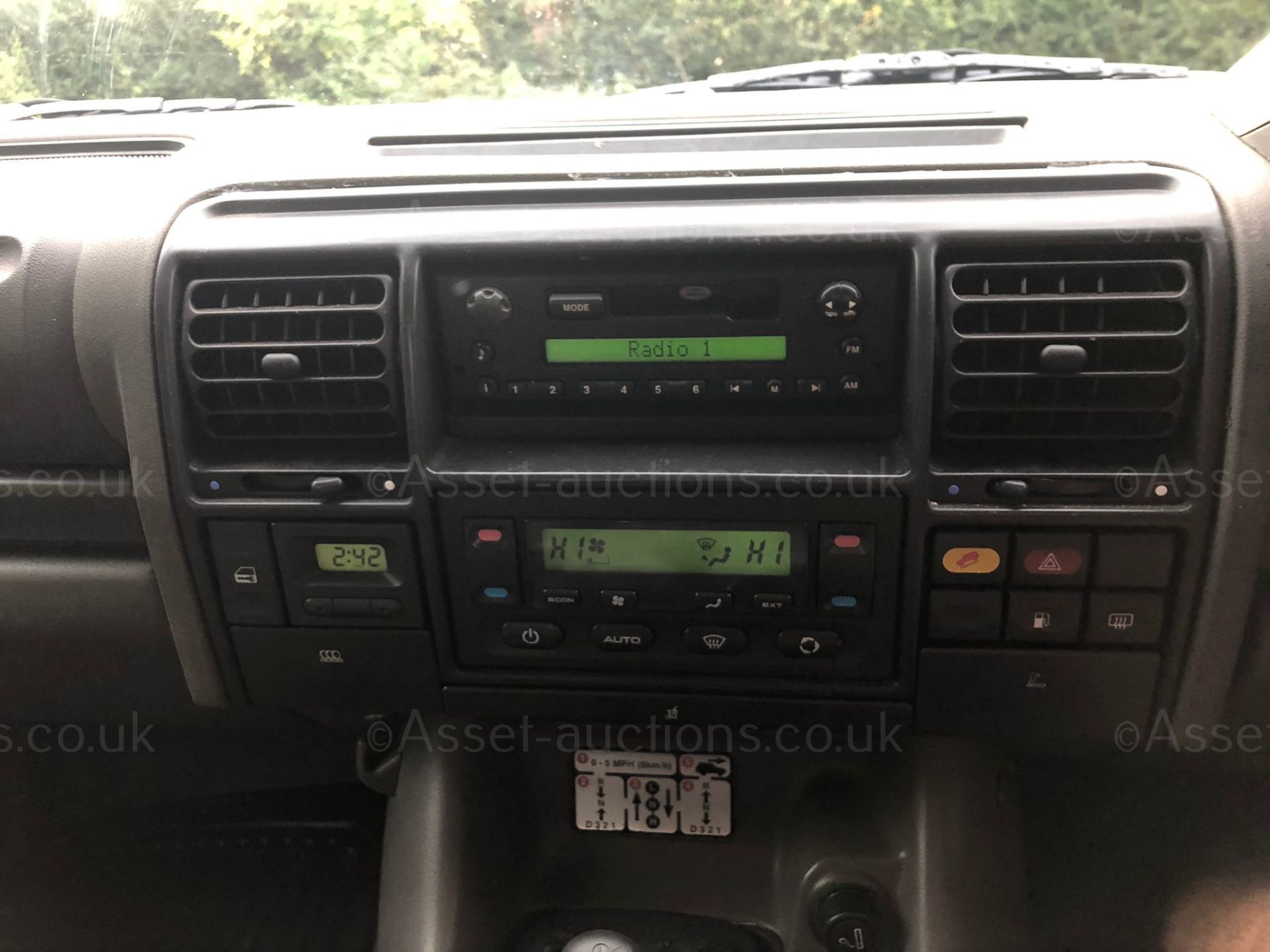 2002 LAND ROVER DISCOVERY TD5 S AUTO GREEN ESTATE, 139,862 MILES, 2.5 DIESEL *NO VAT* - Image 14 of 16