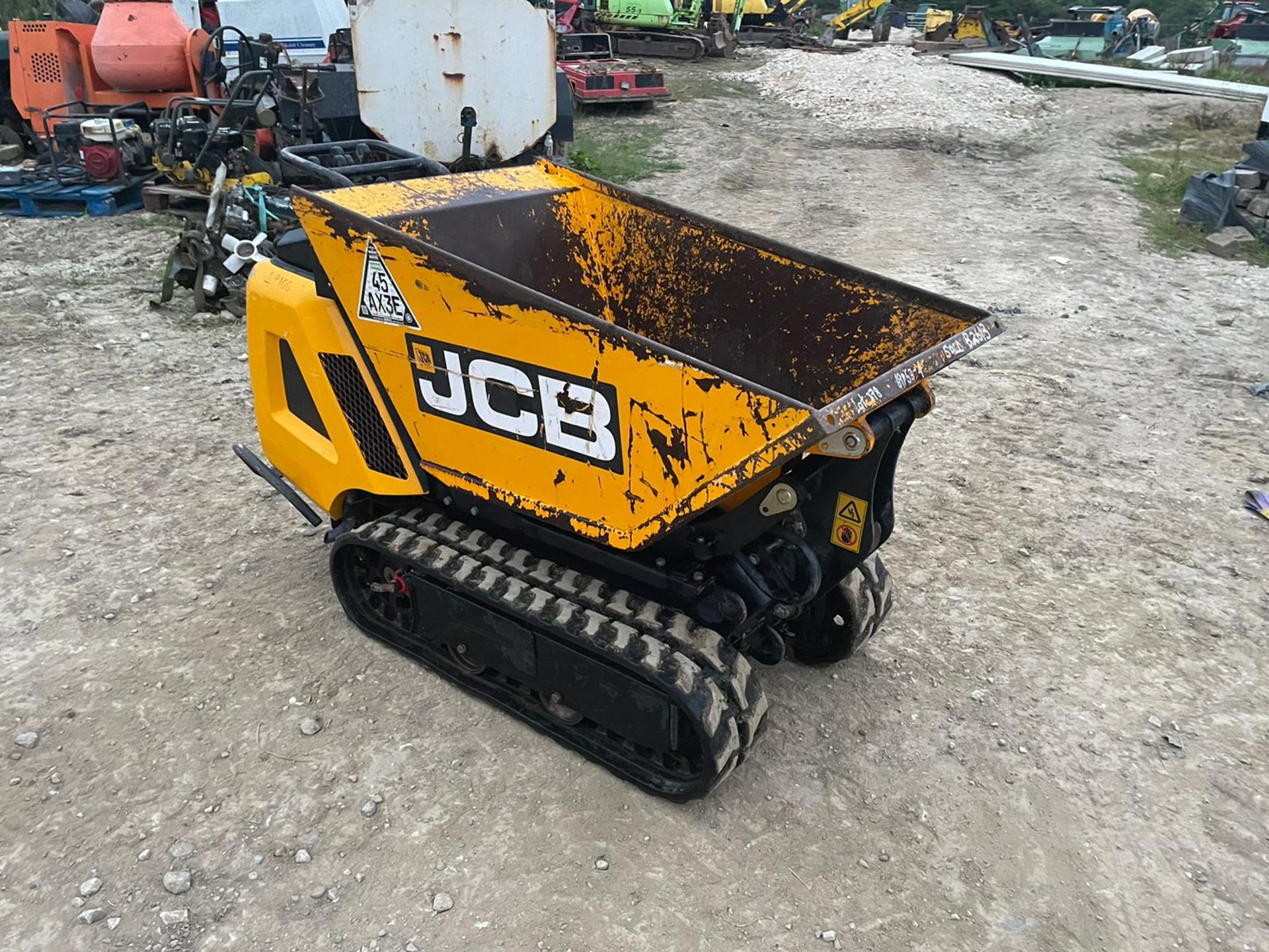 2019 JCB HTD-5 DIESEL TRACKED DUMPER, RUNS DRIVES AND DUMPS, 2 SPEED TRACKING, ELECTRIC START - Image 2 of 13