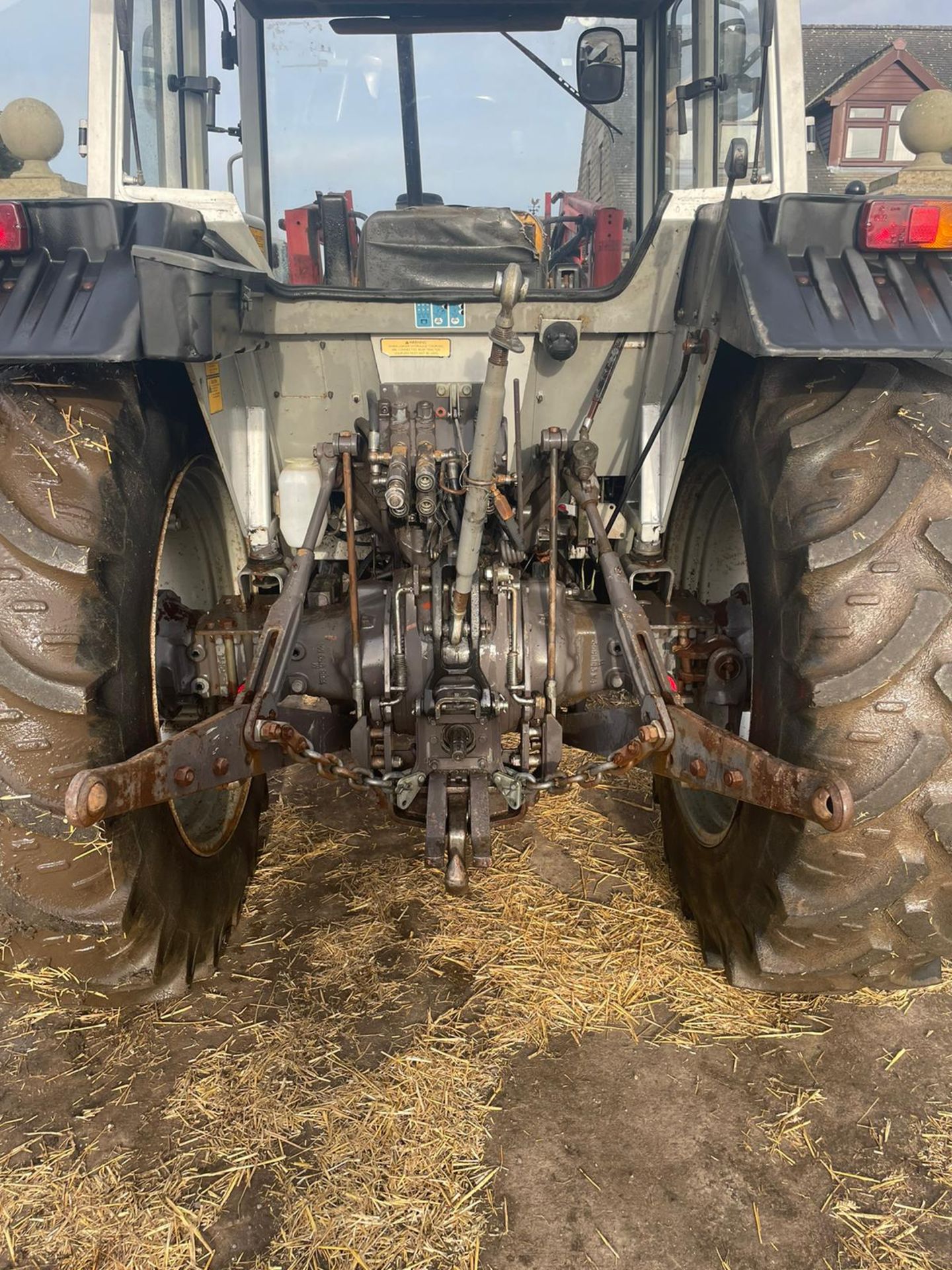 MASSEY FERGUSON 390 TRACTOR WITH MASSEY FERGUSON 880 LOADER AND MUCK GRAB *PLUS VAT* - Image 9 of 12