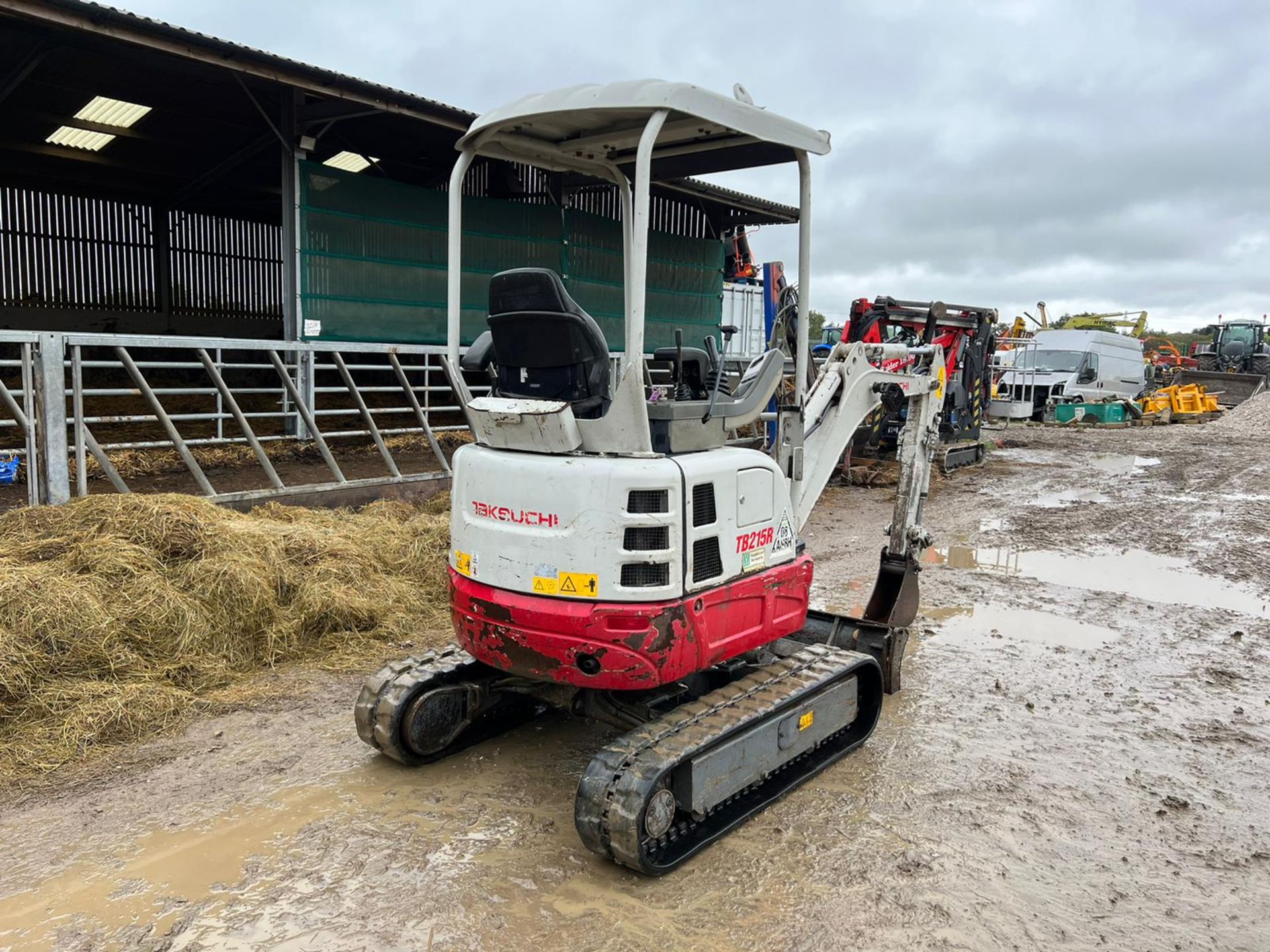 2015 TAKEUCHI TB215R 1.5 TON MINI DIGGER, RUSN DRIVES AND DIGS, EXPANDING TRACKS, CANOPY *PLUS VAT* - Image 8 of 13