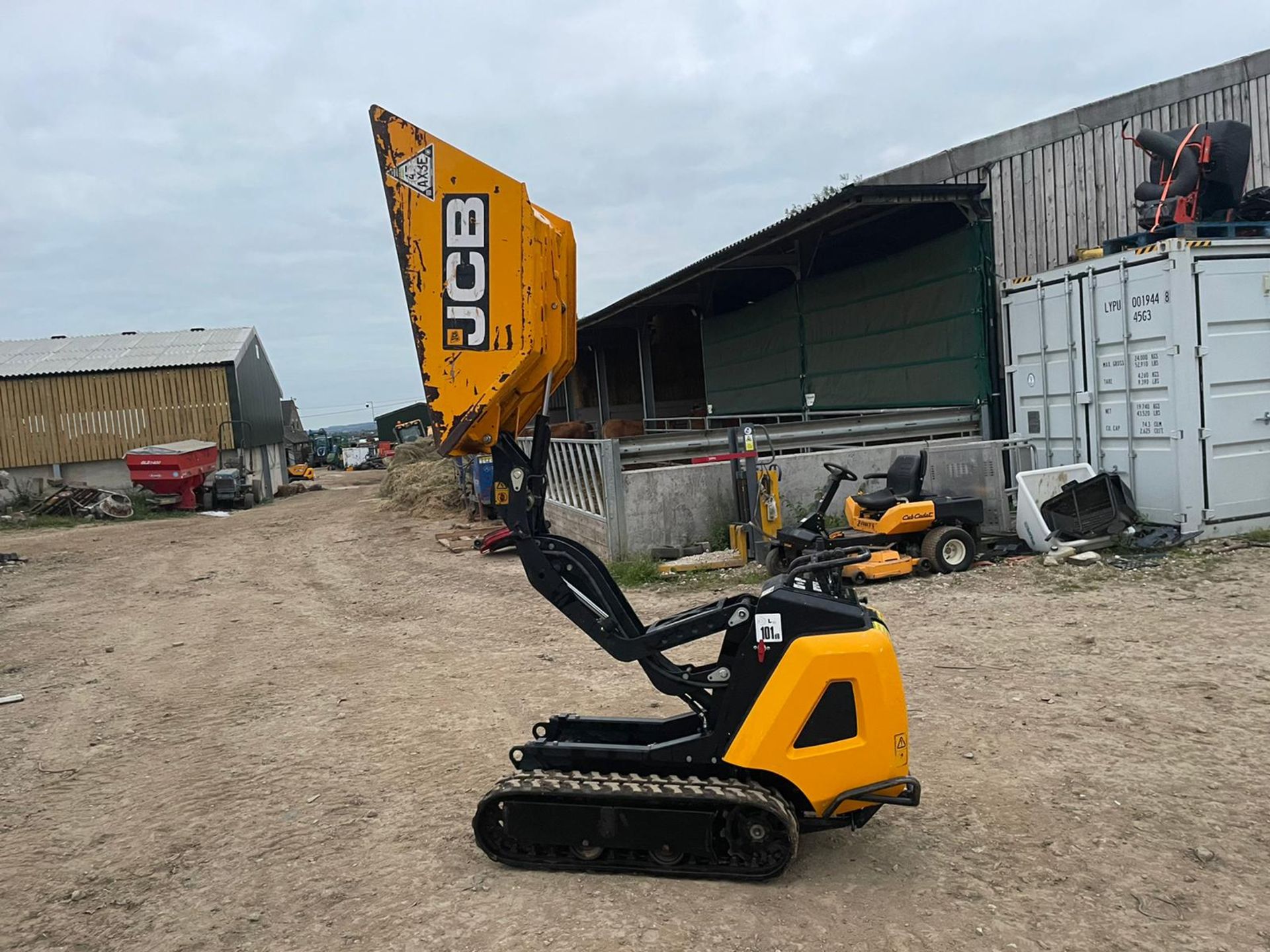 2019 JCB HTD-5 DIESEL TRACKED DUMPER, RUNS DRIVES AND DUMPS, 2 SPEED TRACKING, ELECTRIC START - Image 5 of 13