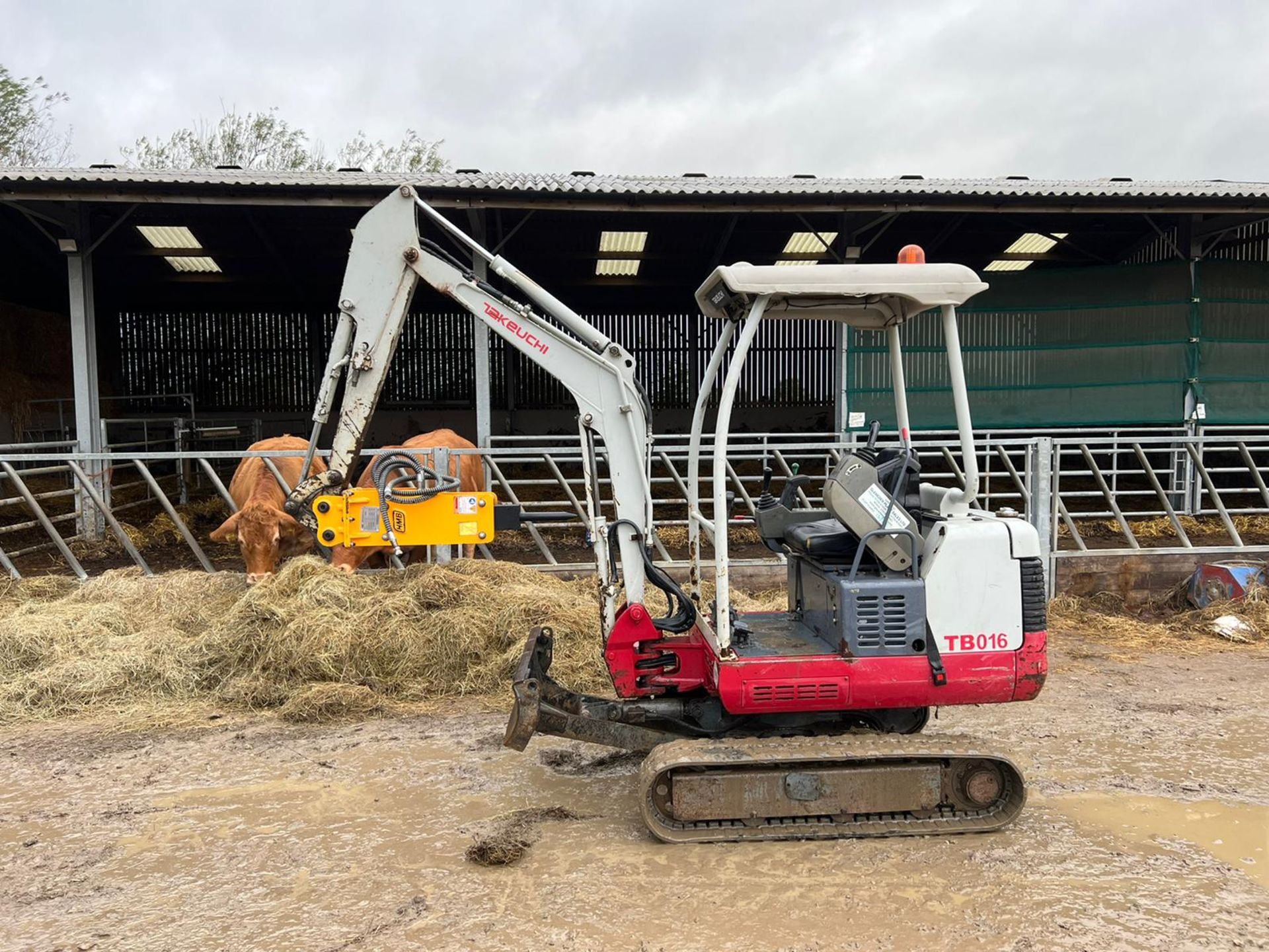 2010 TAKEUCHI TB016 1.6 TON MINI DIGGER WITH NEW AND UNUSED HMB ROCK BREAKER, 2102 HOURS *PLUS VAT* - Image 5 of 21