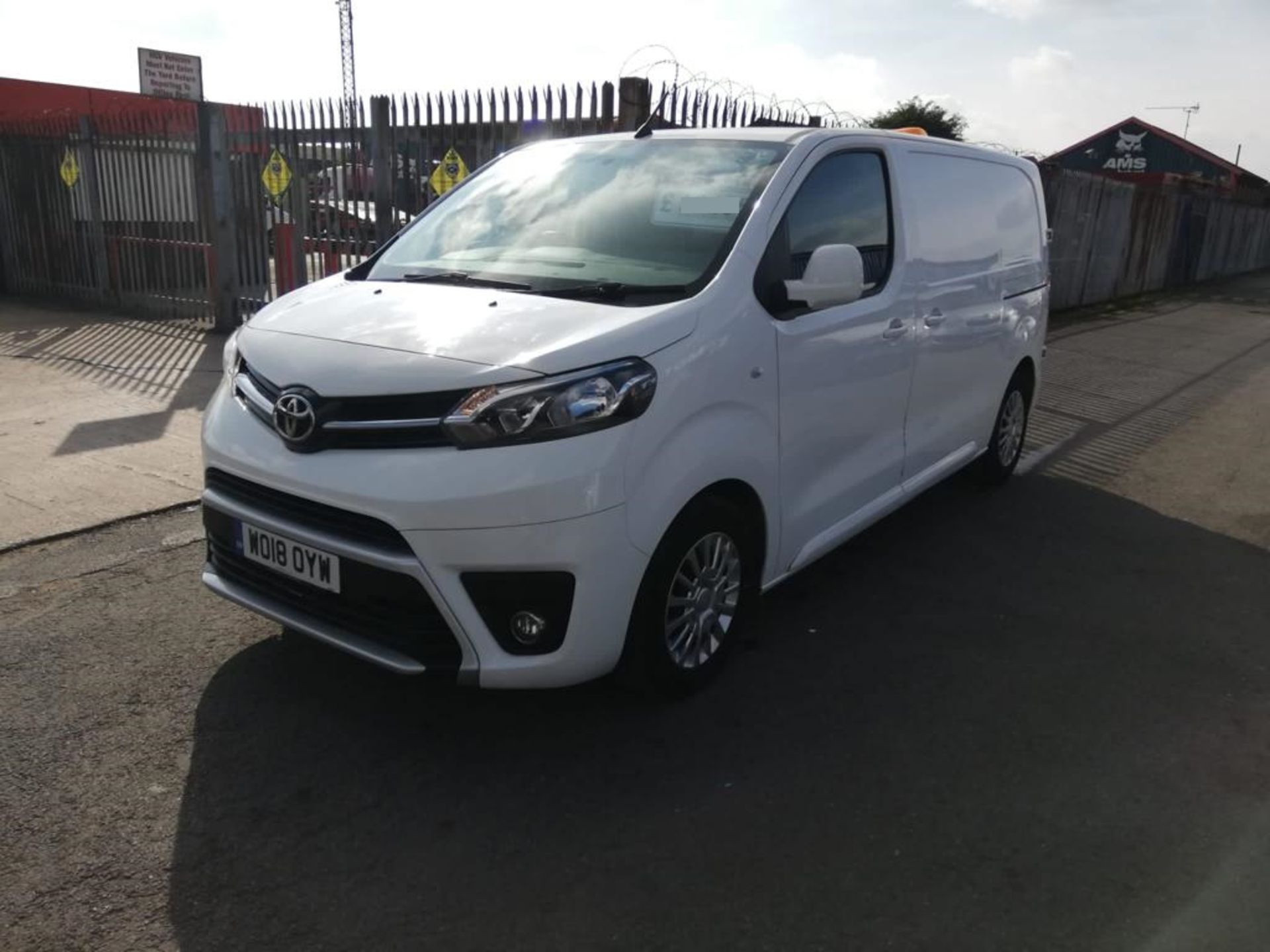 2018/18 TOYOTA PROACE COMFORT WHITE PANEL VAN, 1560cc DIESEL ENGINE, 70,500 MILES *PLUS VAT* - Image 3 of 9