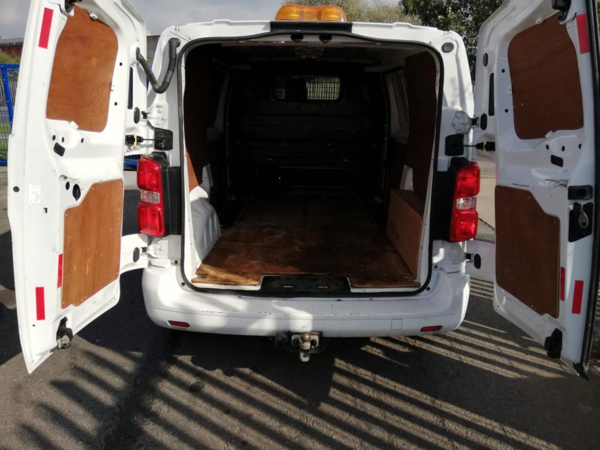 2018/18 TOYOTA PROACE COMFORT WHITE PANEL VAN, 1560cc DIESEL ENGINE, 70,500 MILES *PLUS VAT* - Image 8 of 9