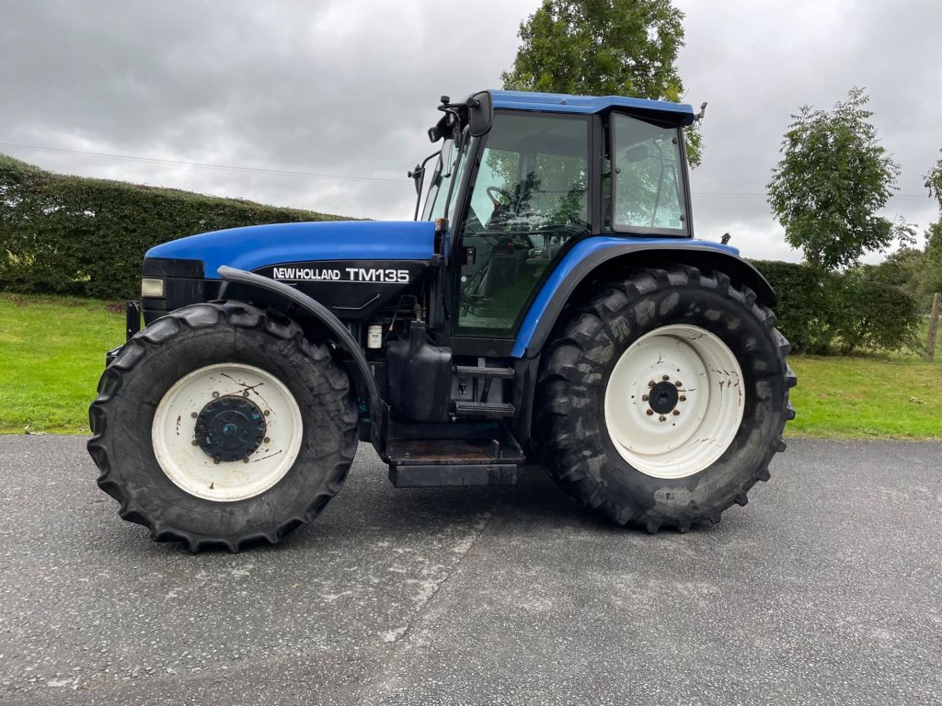 1997 NEW HOLLAND 8360 TRACTOR, APPROX 12000 HOURS, ENGINE GEARBOX AND HYDRAULICS WORKING PERFECTLY - Image 3 of 8