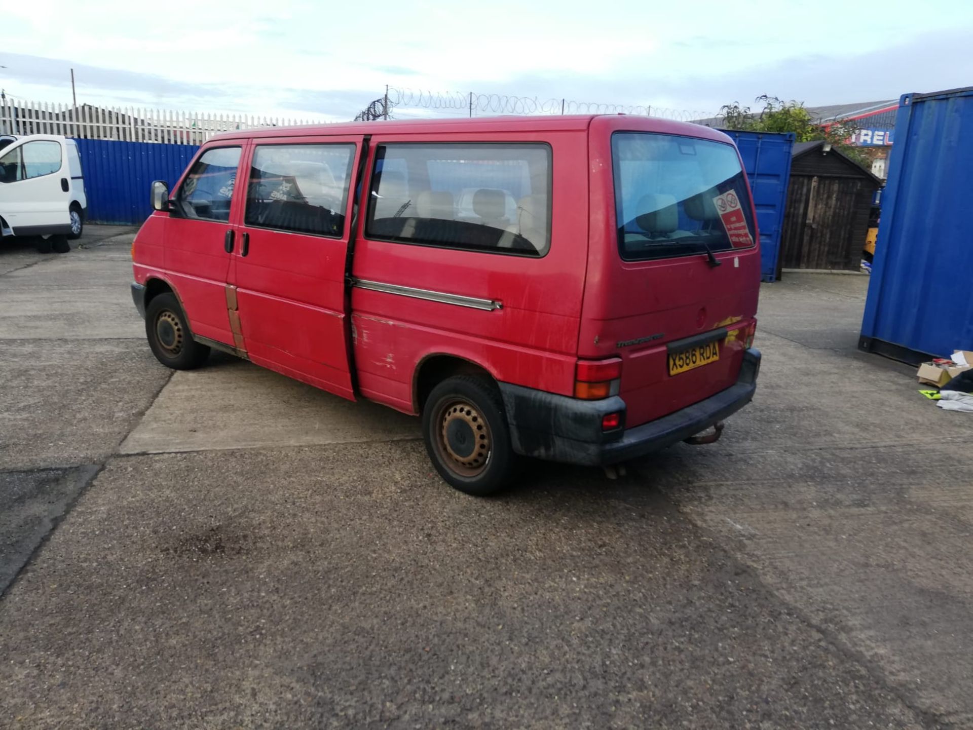 2000 VOLKSWAGEN TRANSPORTER TD LWB RED 9 SEAT MINIBUS, 159K MILES, 1.9 DIESEL ENGINE *PLUS VAT* - Image 5 of 9