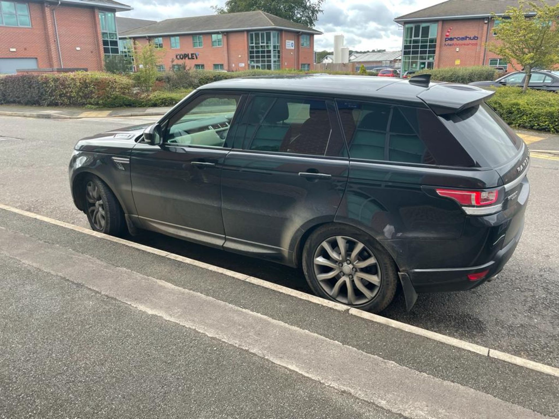 2017/67 LAND ROVER RANGE ROVER SPORT HSE SDV6 A BLACK ESTATE, 98K MILES, 3.0 DIESEL *NO VAT* - Image 3 of 5