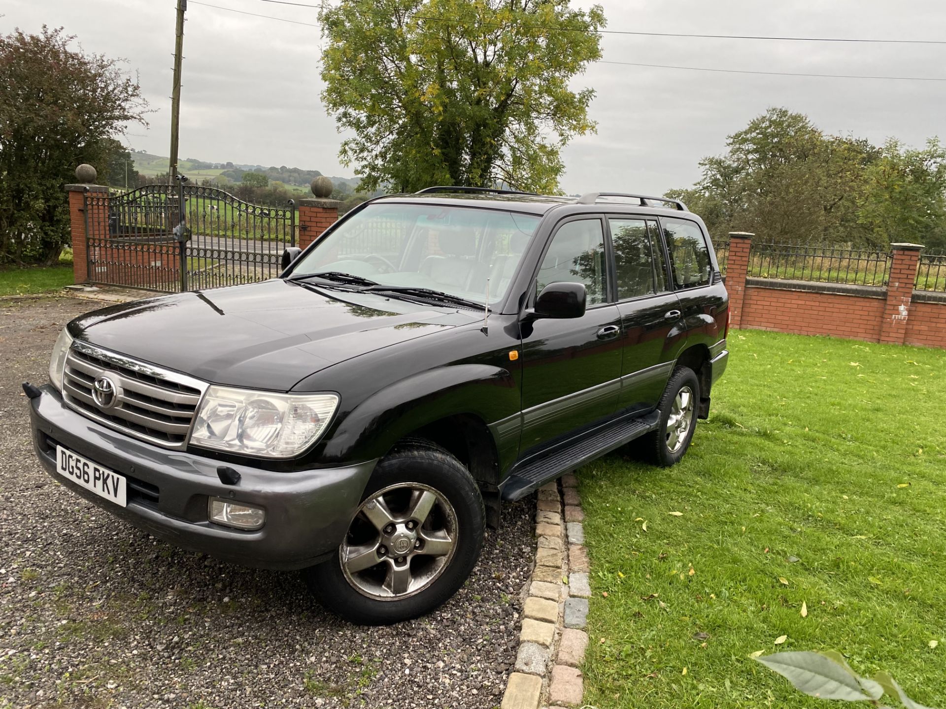 2006 TOYOTA LANDCRUISER AMAZON 4.2 DIESEL AUTO 7 SEAT BLACK ESTATE, 156,722 MILES WARRANTED - Image 2 of 7