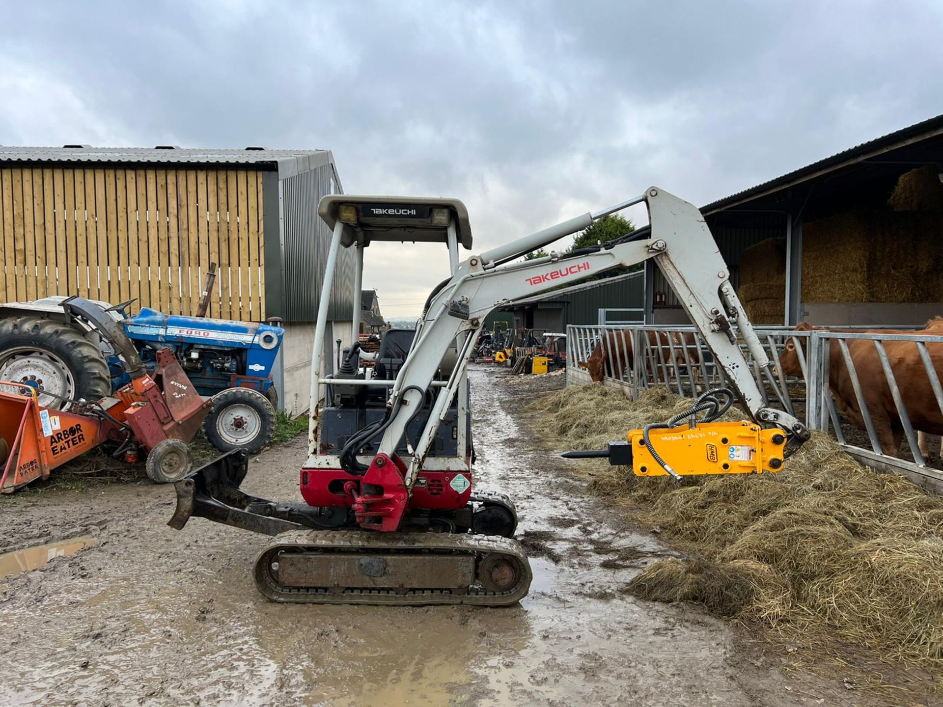 2010 TAKEUCHI TB016 1.6 TON MINI DIGGER WITH NEW AND UNUSED HMB ROCK BREAKER, 2102 HOURS *PLUS VAT* - Image 3 of 21