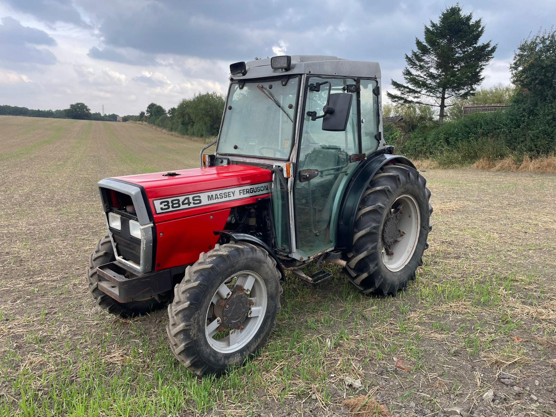 MASSEY FERGUSON 384S TRACTOR, RUNS DRIVES AND WORKS, SHOWING A LOW 5547 HOURS *PLUS VAT* - Image 3 of 15