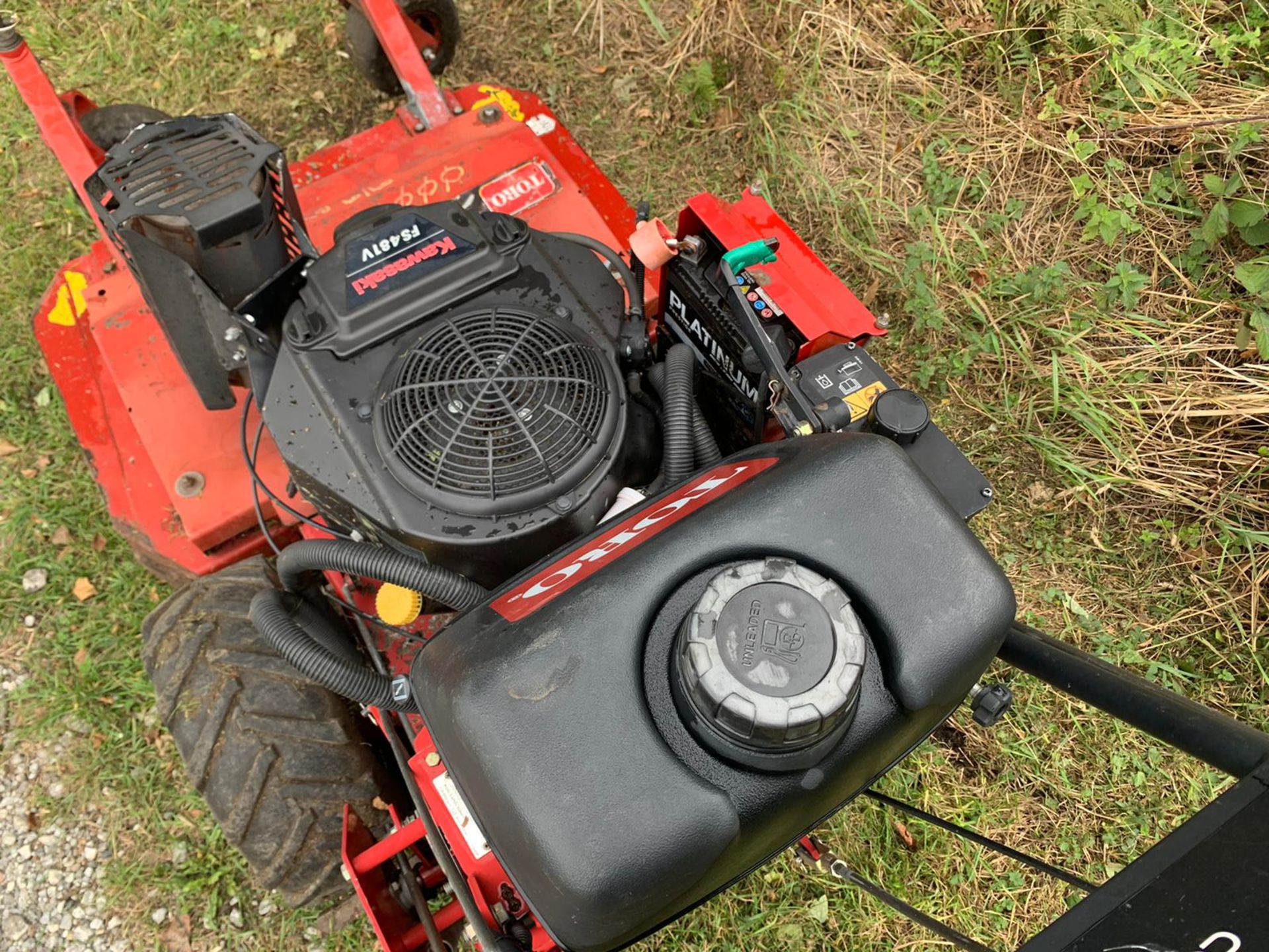 TORO 36" WALK BEHIND PEDESTRIAN MOWER, RUNS DRIVES AND CUTS WELL, PULL OR ELECTRIC START - Image 8 of 10