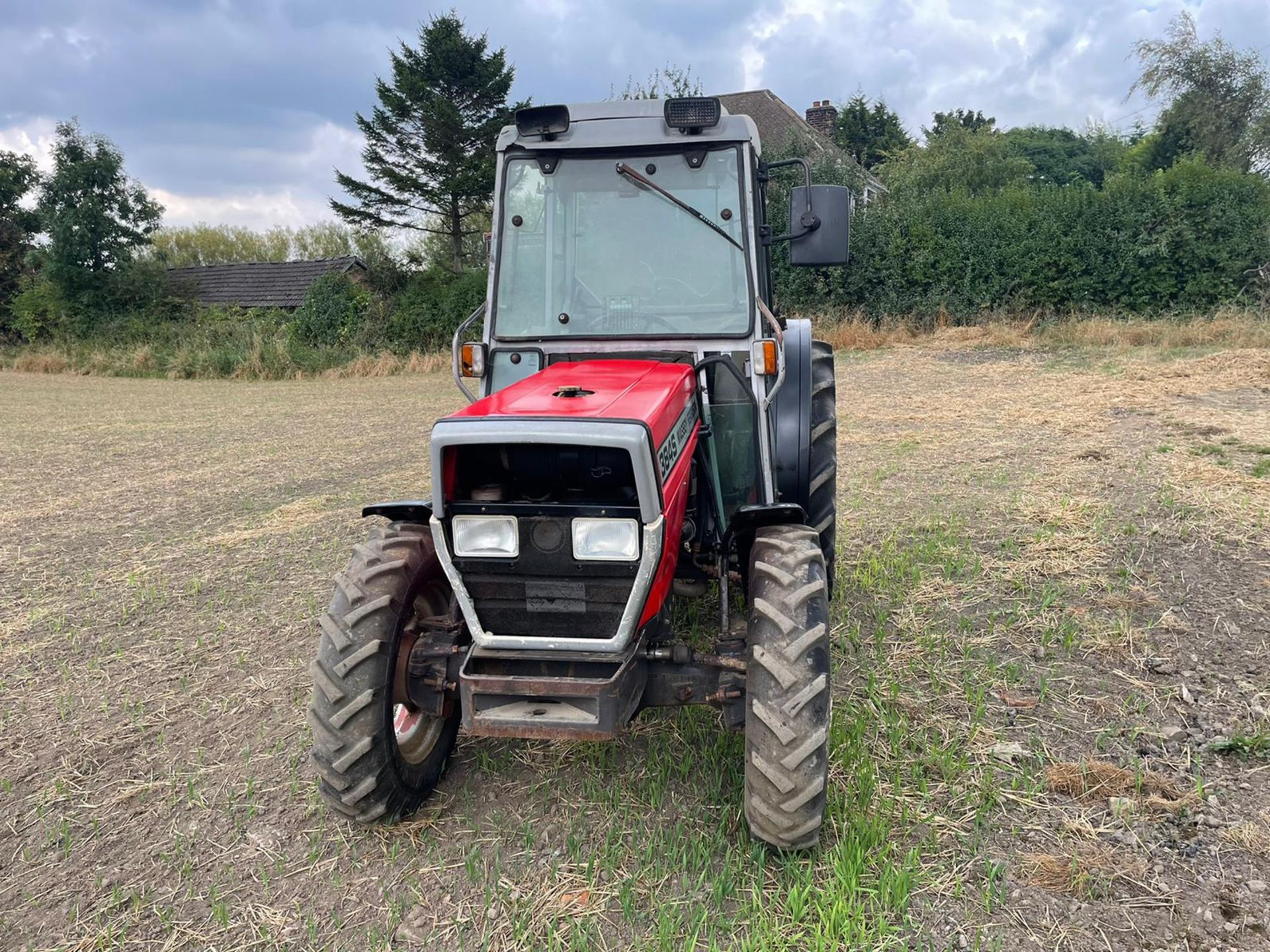 MASSEY FERGUSON 384S TRACTOR, RUNS DRIVES AND WORKS, SHOWING A LOW 5547 HOURS *PLUS VAT* - Image 2 of 15