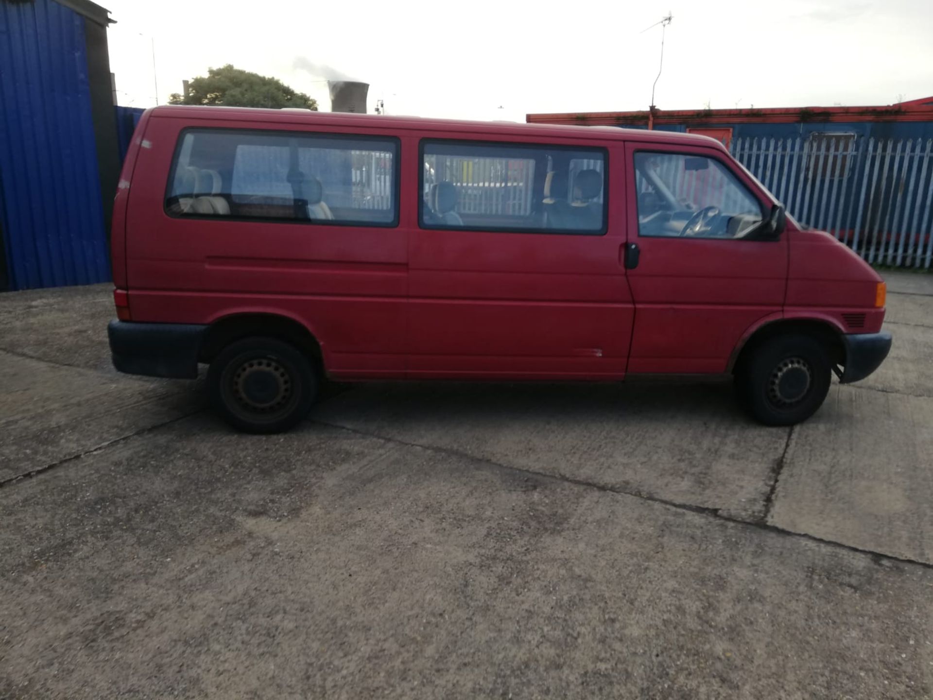 2000 VOLKSWAGEN TRANSPORTER TD LWB RED 9 SEAT MINIBUS, 159K MILES, 1.9 DIESEL ENGINE *PLUS VAT* - Image 7 of 9