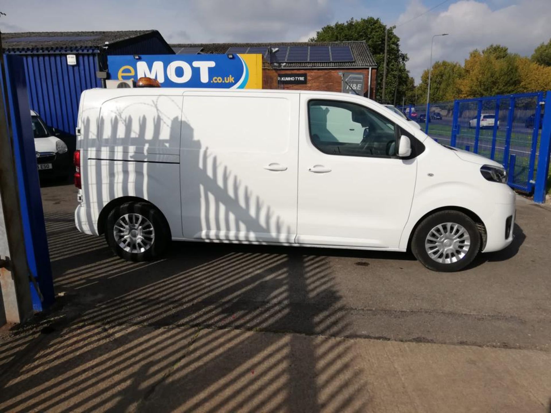 2018/18 TOYOTA PROACE COMFORT WHITE PANEL VAN, 1560cc DIESEL ENGINE, 70,500 MILES *PLUS VAT* - Image 7 of 9