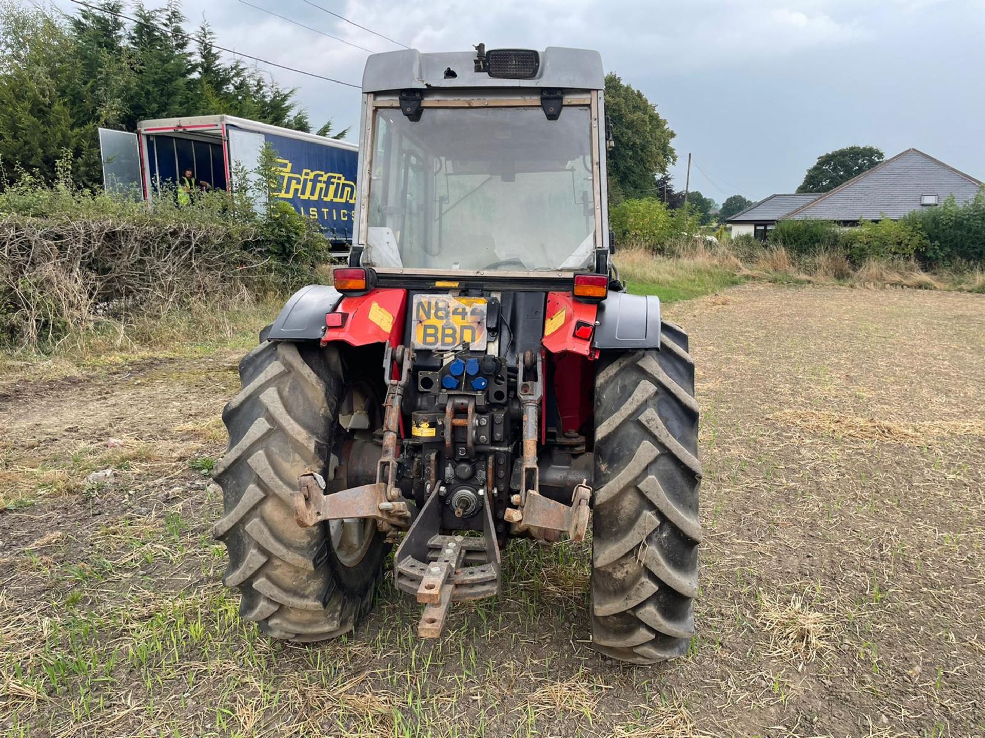 MASSEY FERGUSON 384S TRACTOR, RUNS DRIVES AND WORKS, SHOWING A LOW 5547 HOURS *PLUS VAT* - Image 6 of 15