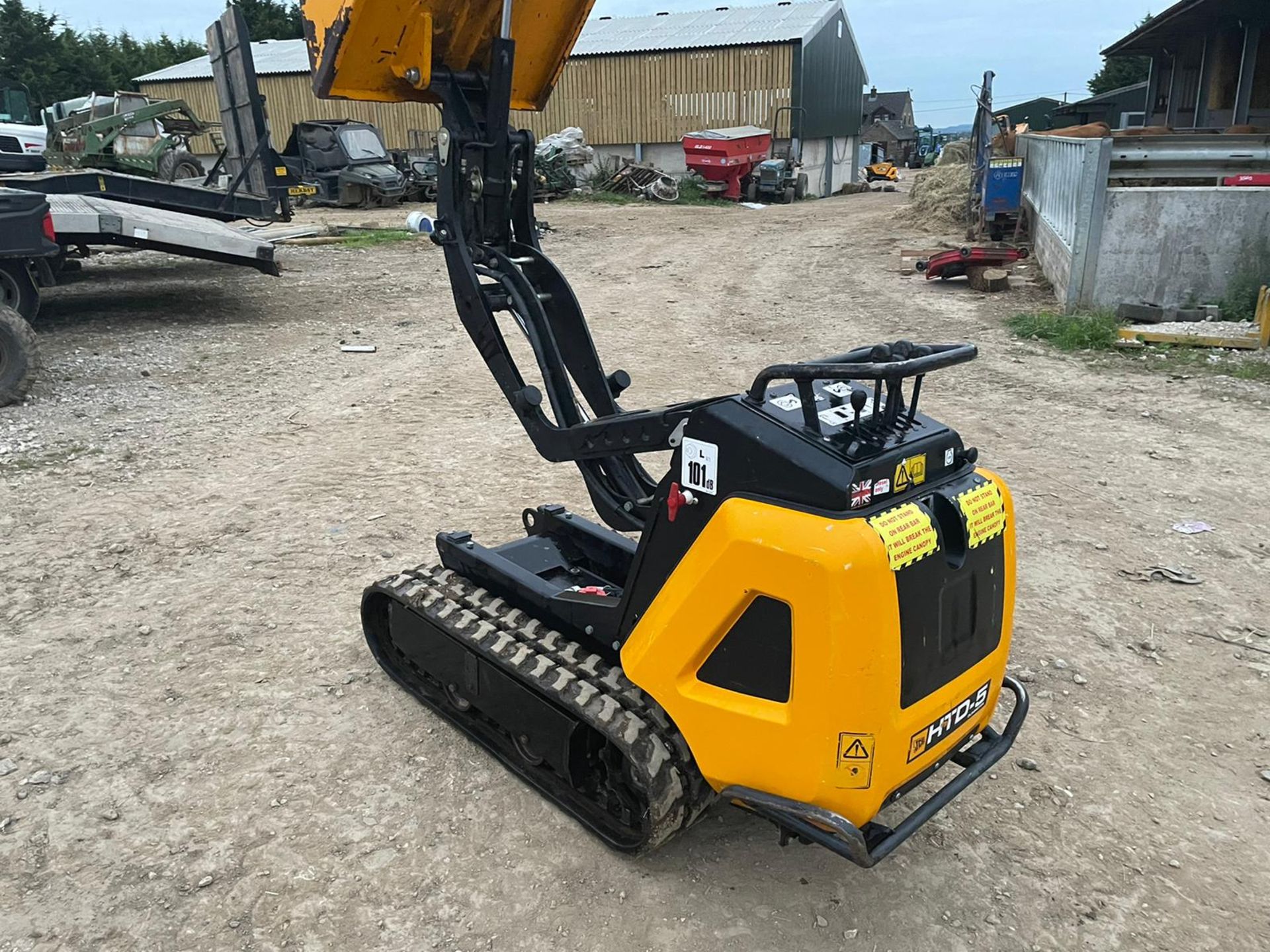 2019 JCB HTD-5 DIESEL TRACKED DUMPER, RUNS DRIVES AND DUMPS, 2 SPEED TRACKING, ELECTRIC START - Image 6 of 13